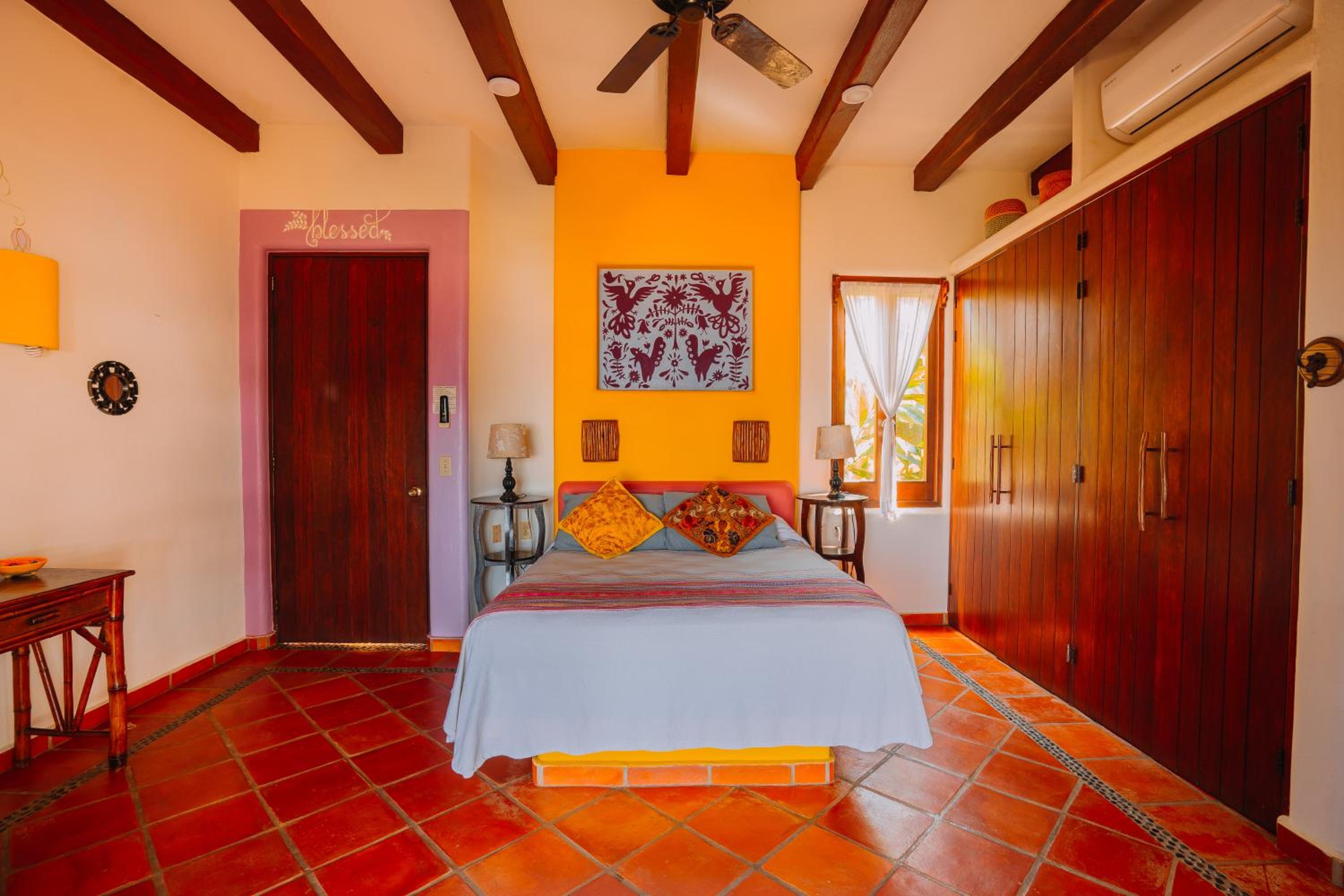 Deluxe Queen Room - Photo 1