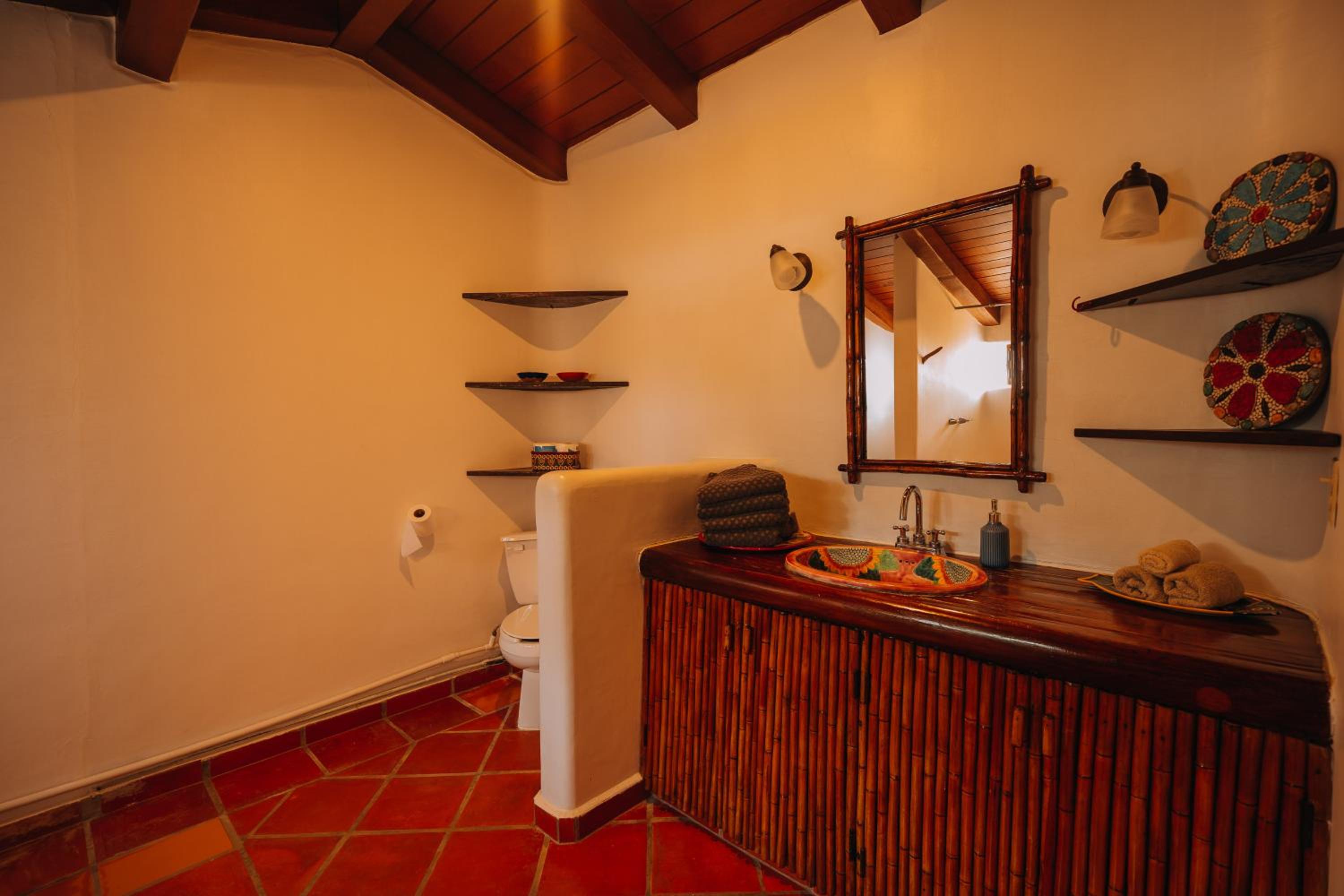 Deluxe Family Suite - Photo 9