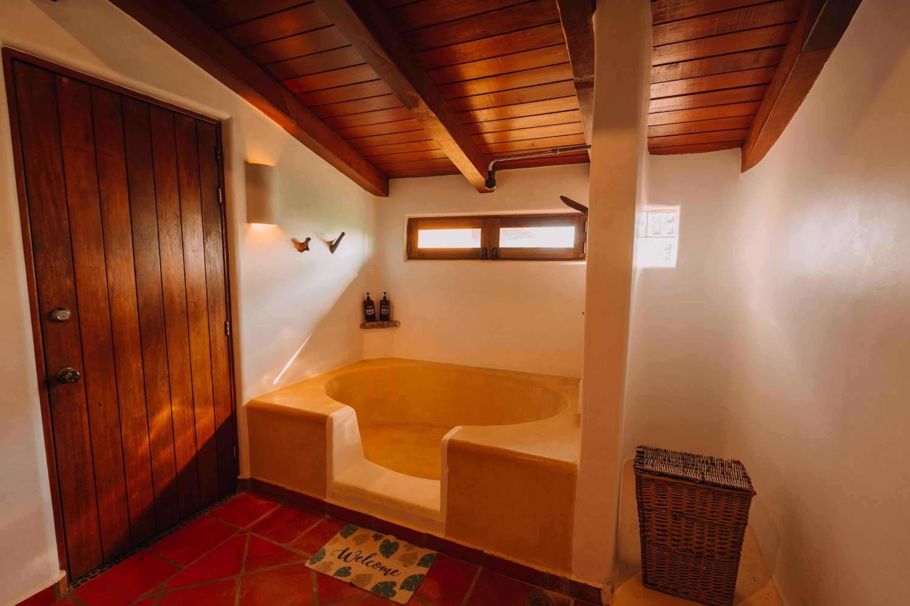 Deluxe Family Suite - Photo 4