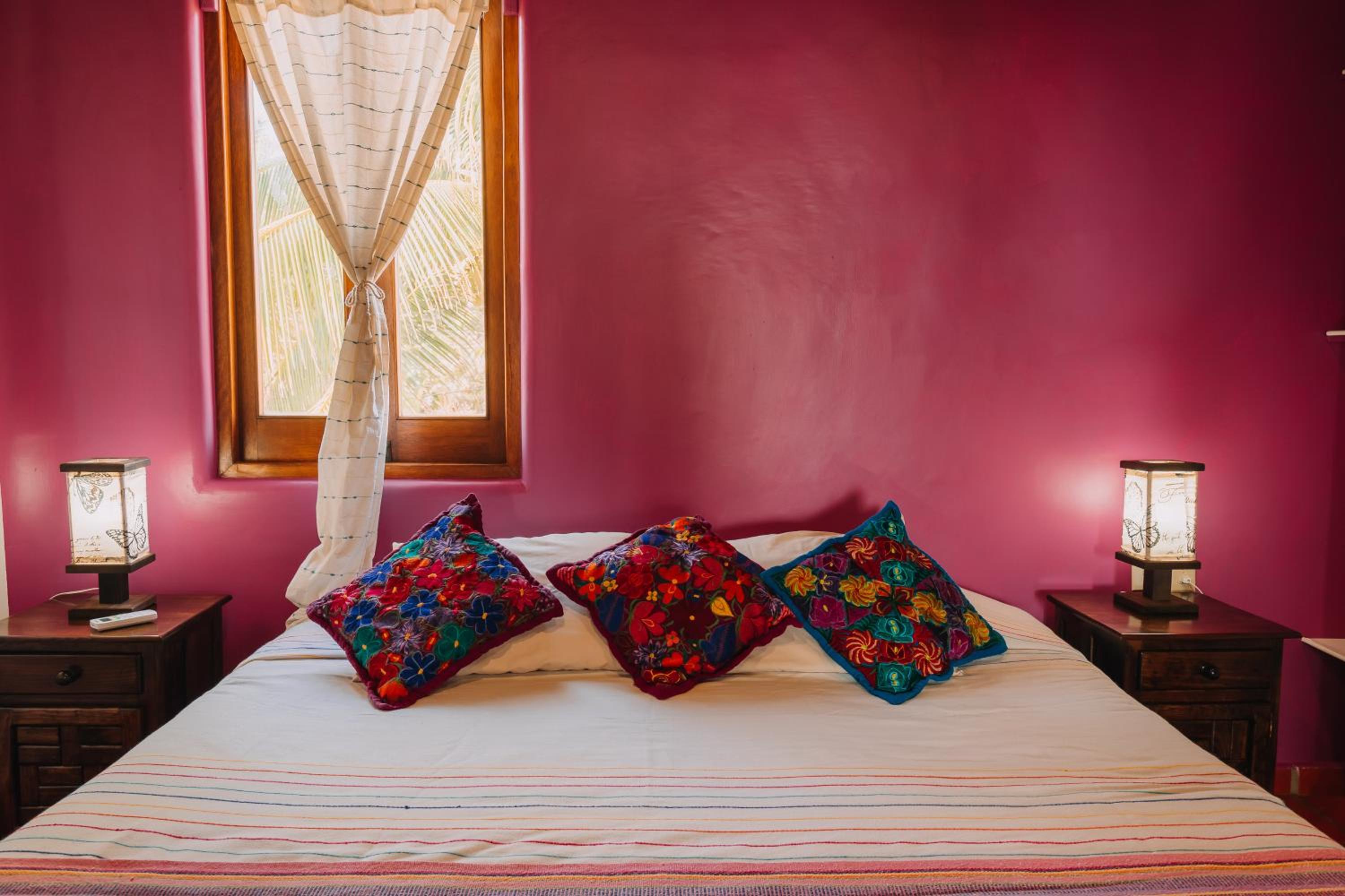 Deluxe Family Suite - Photo 16