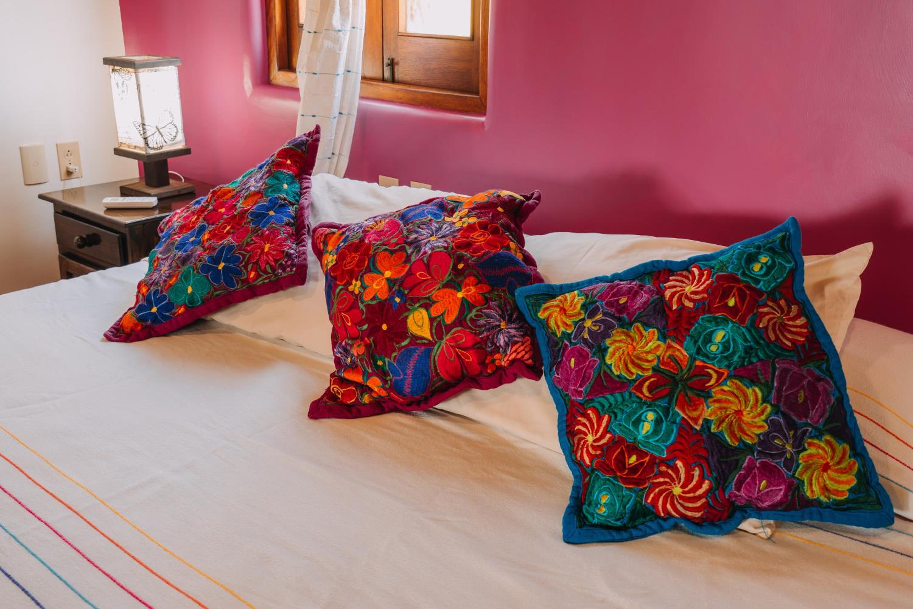 Deluxe Family Suite - Photo 17