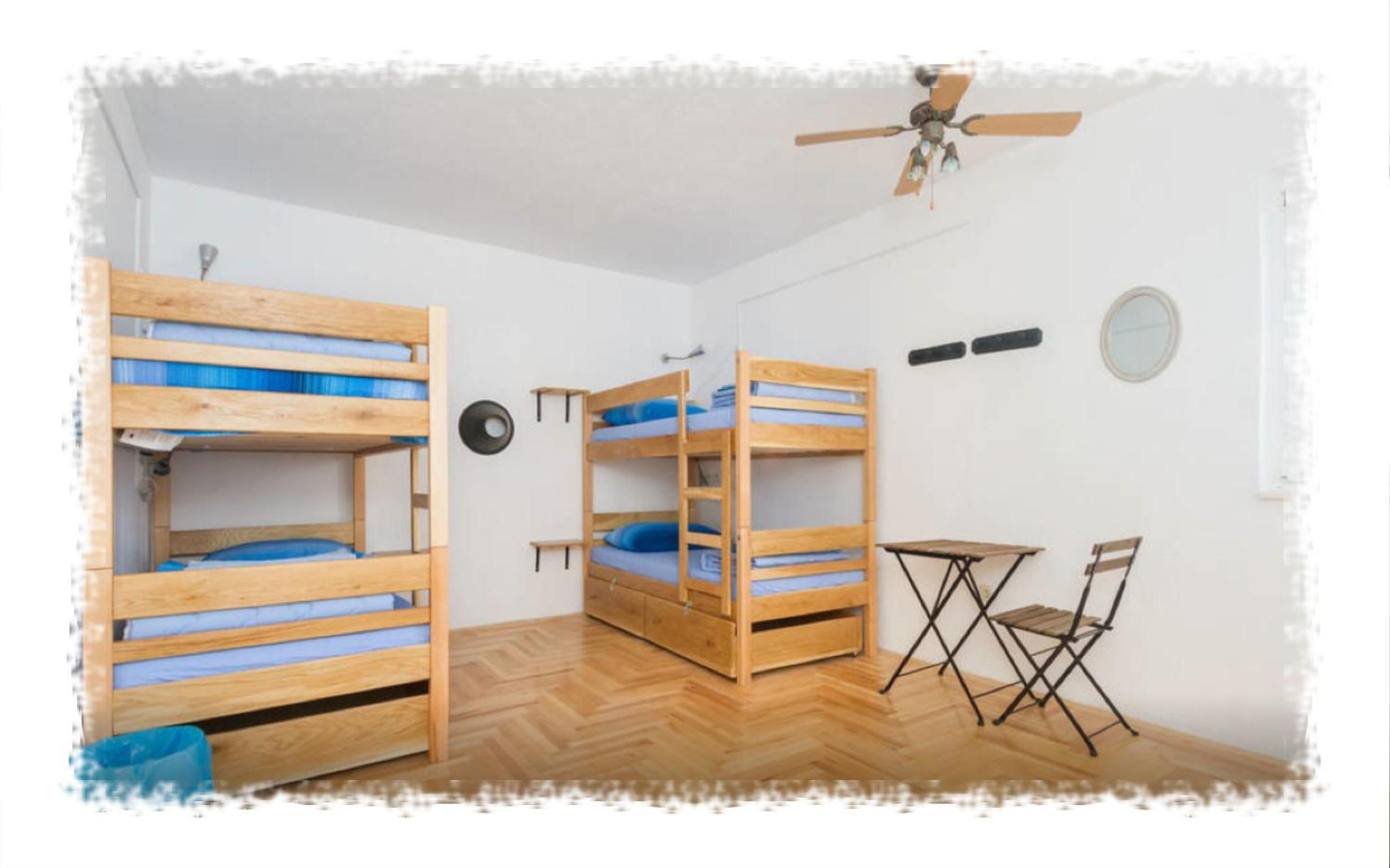 Bed in 6-Bed Mixed Dormitory Room photo 3