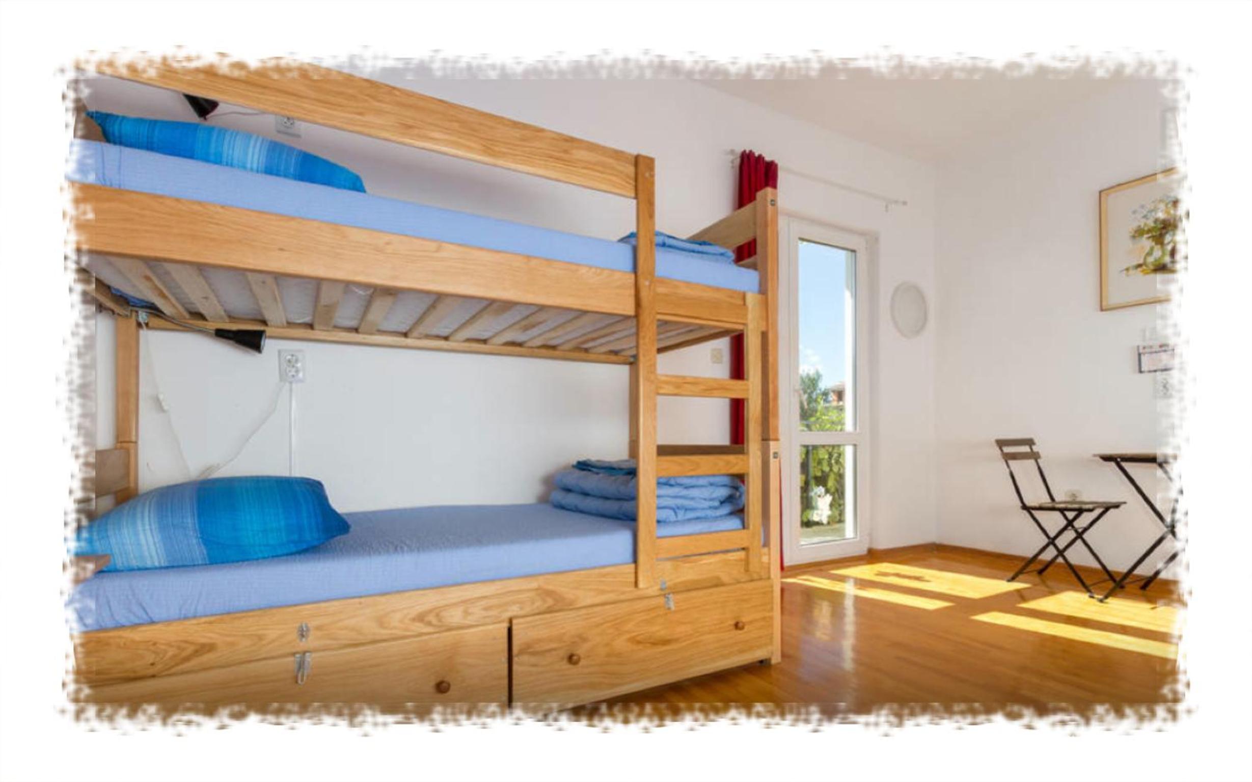 Bed in 6-Bed Female Dormitory Room photo 2