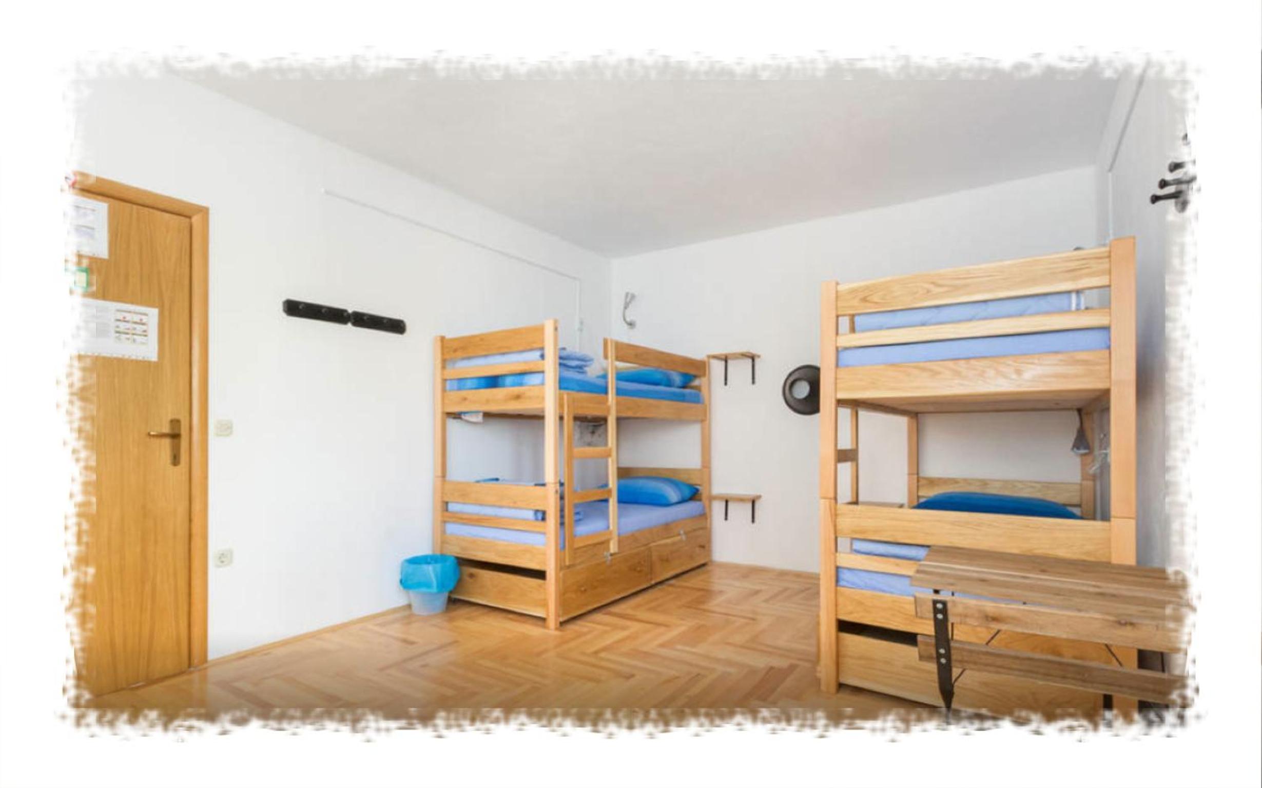 Bed in 6-Bed Mixed Dormitory Room photo 1