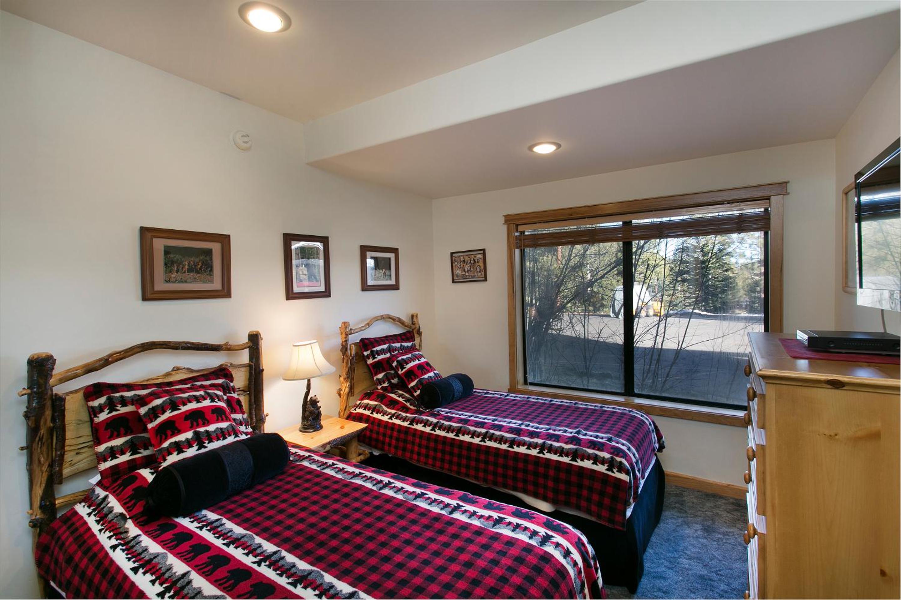 Three-Bedroom Townhouse photo 2