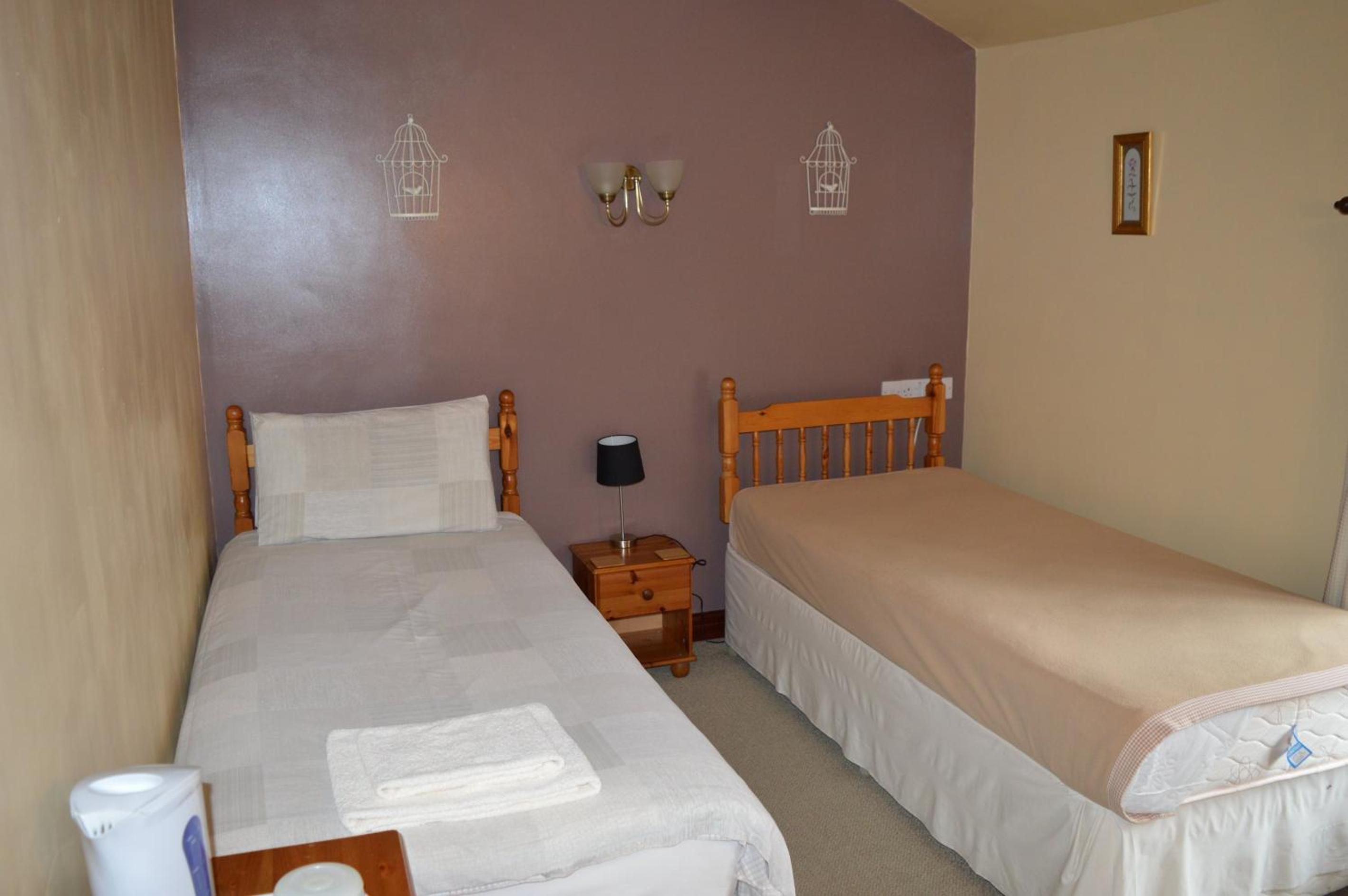 Twin Room with Private Bathroom photo 1