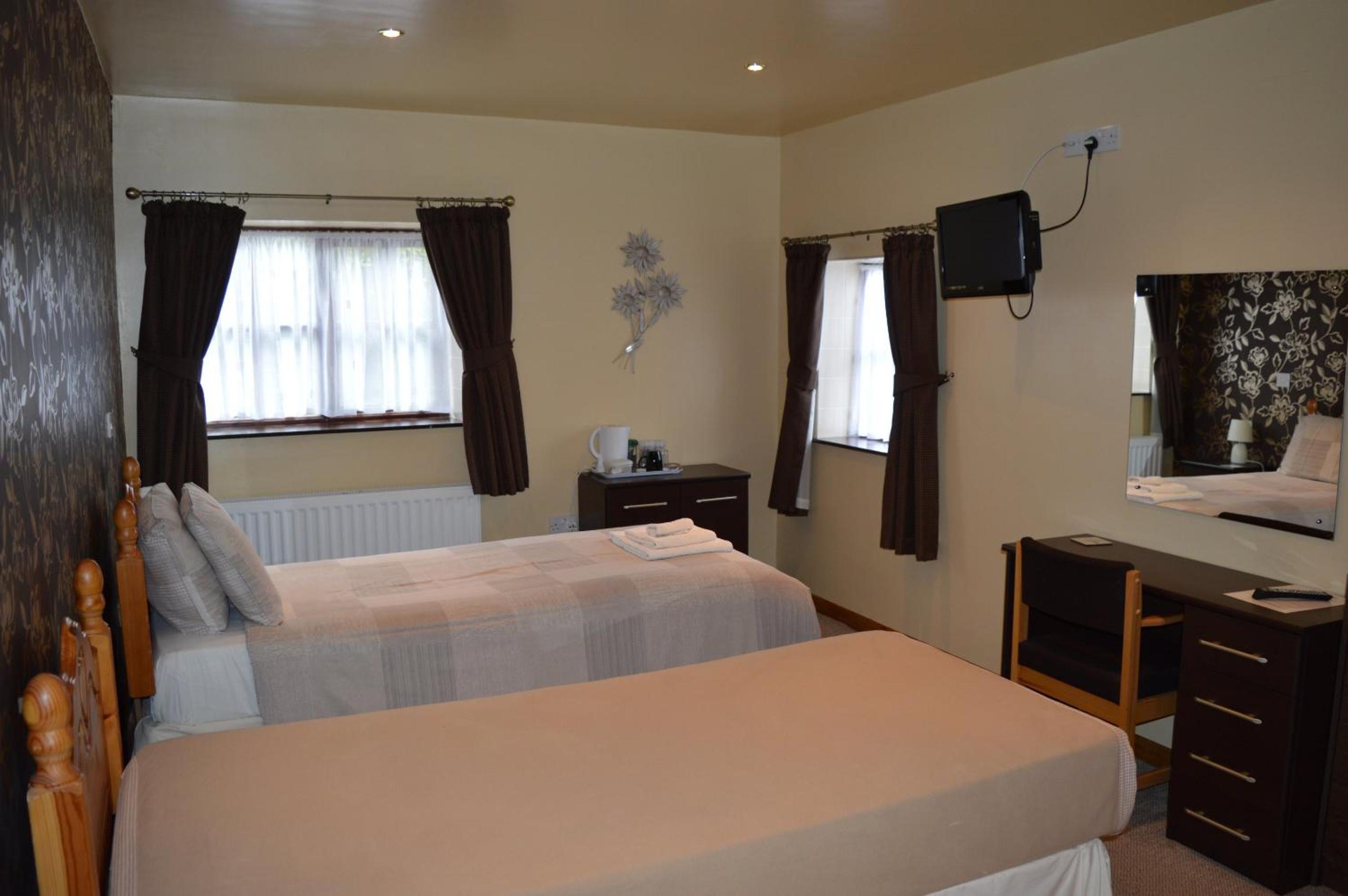 Twin Room with Bathroom photo 1