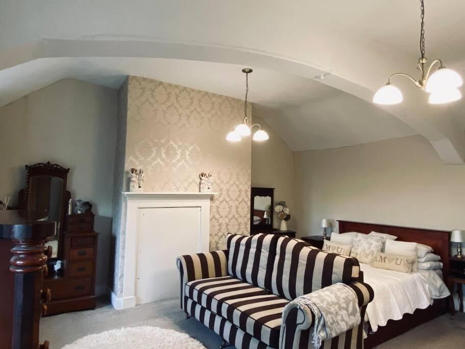 Two-Bedroom House - Photo 3