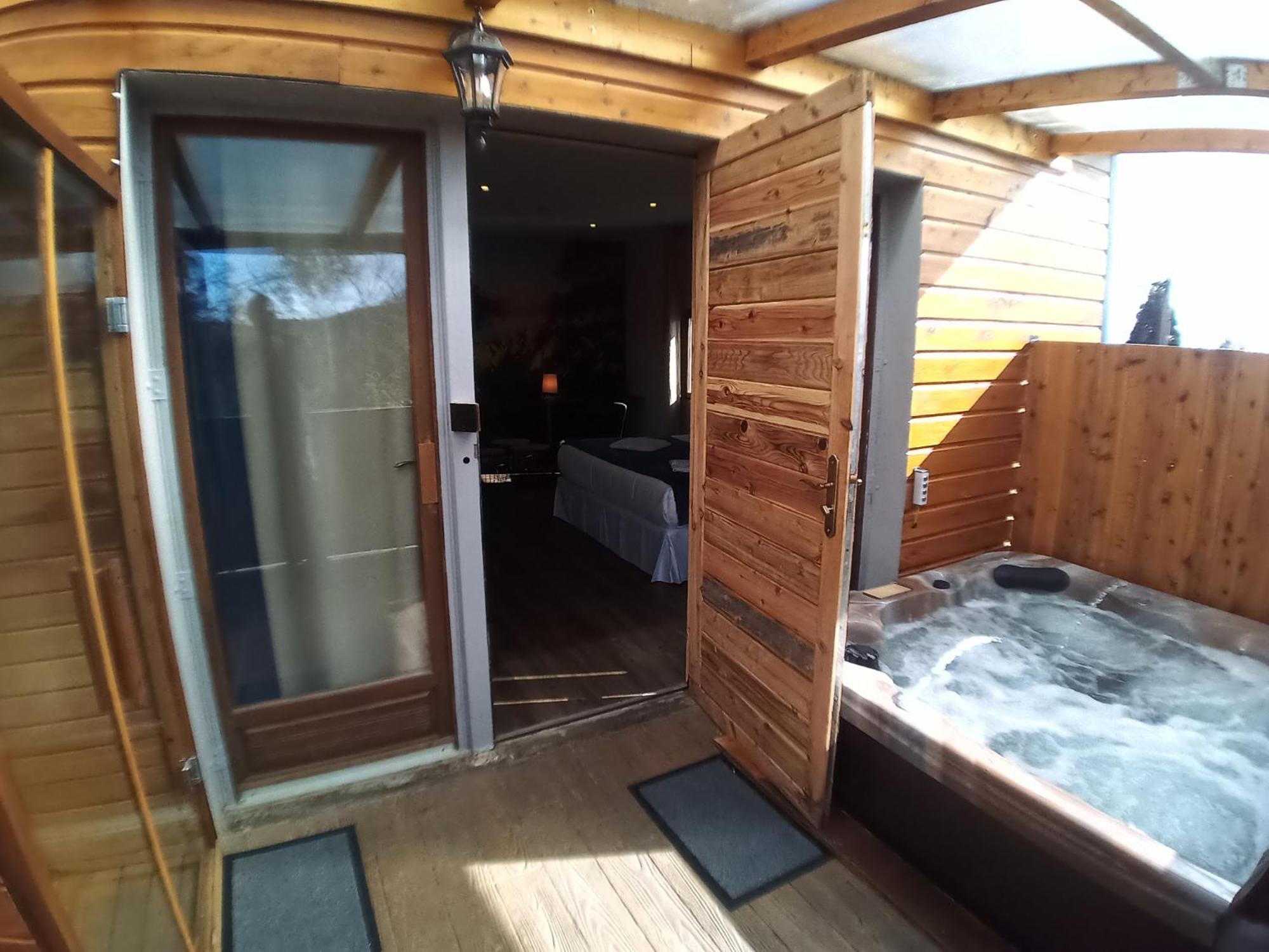 King Room with Balcony - Photo 2