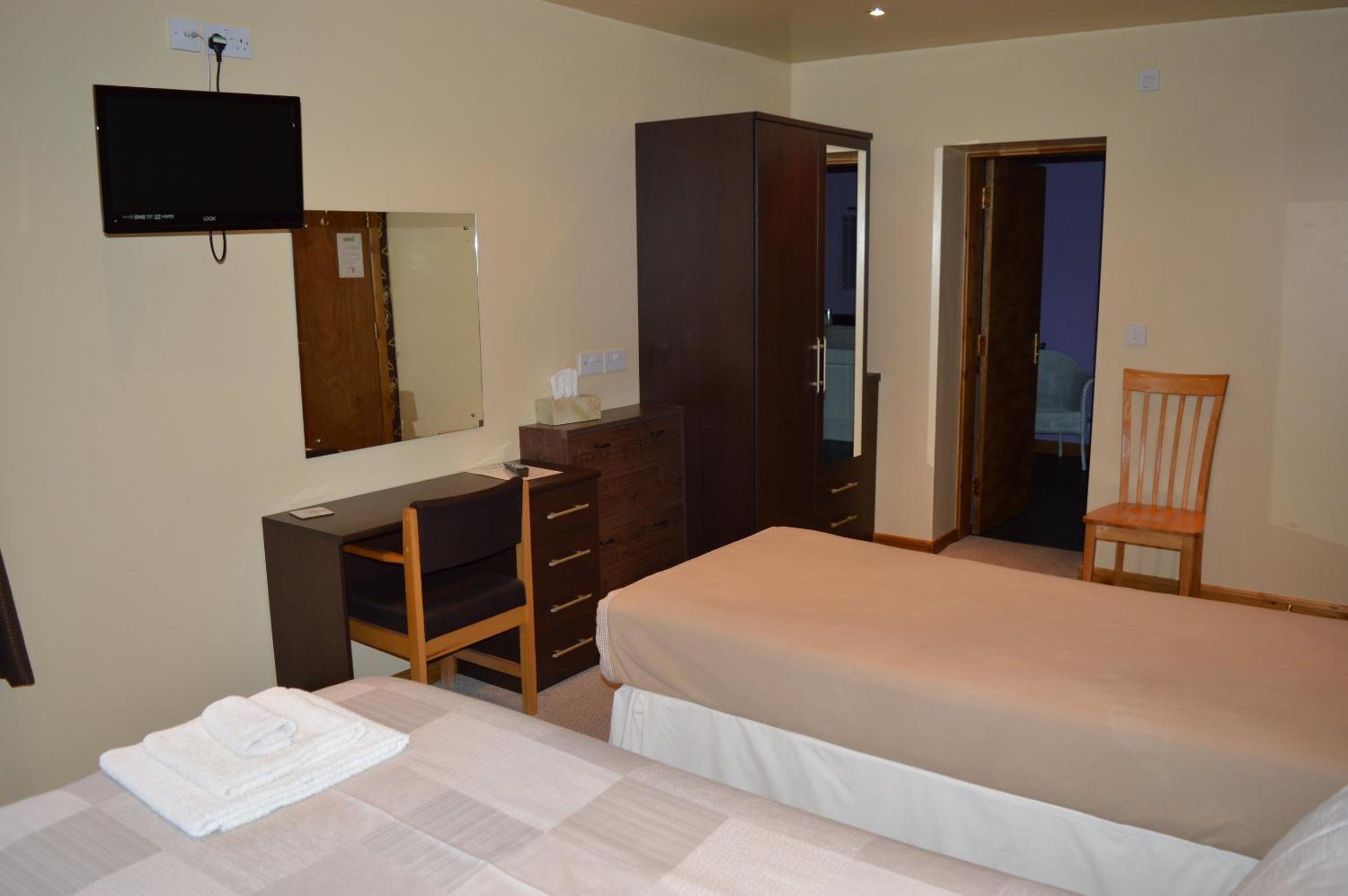 Twin Room with Bathroom photo 3