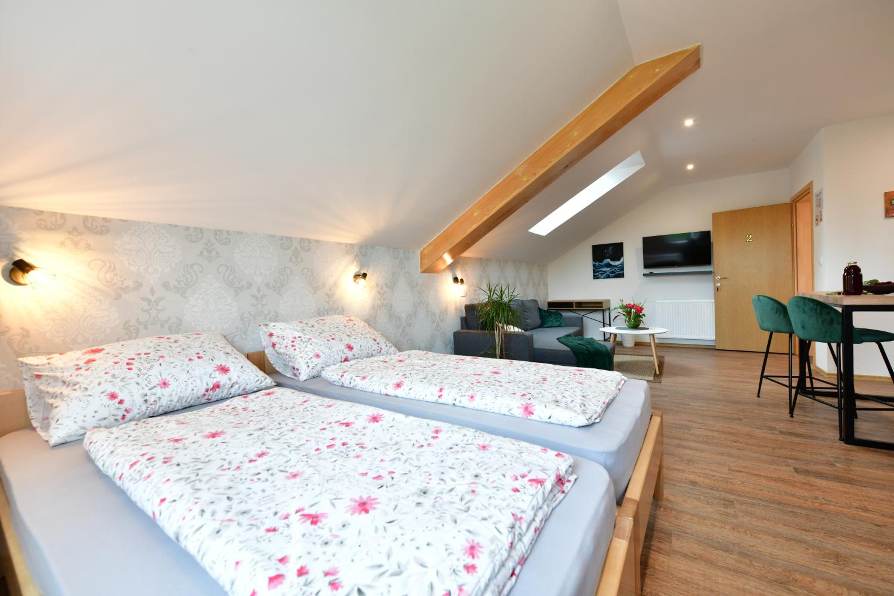 King Studio with Sofa Bed - Photo 13
