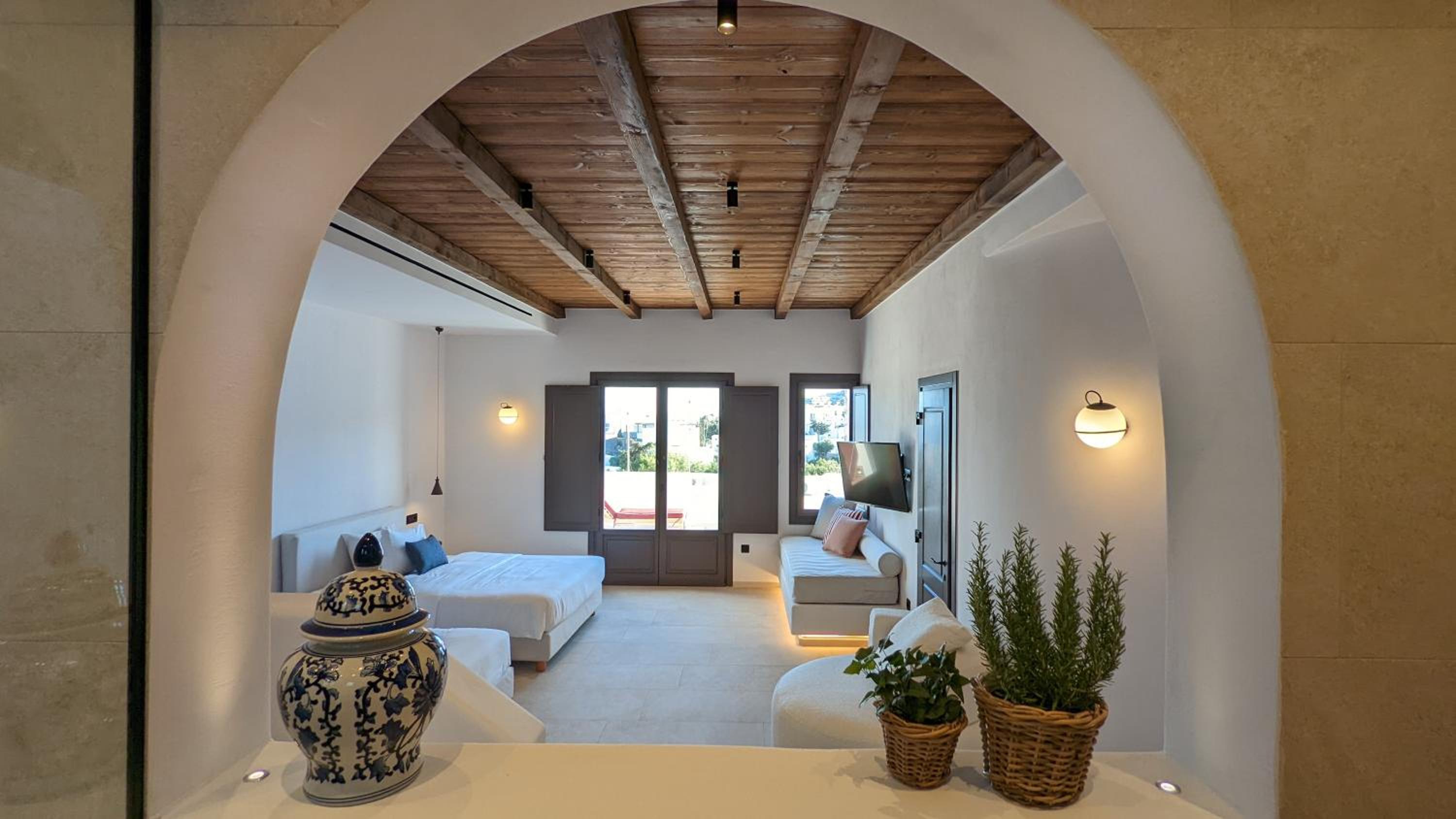 Superior Suite with Sea View - Photo 4