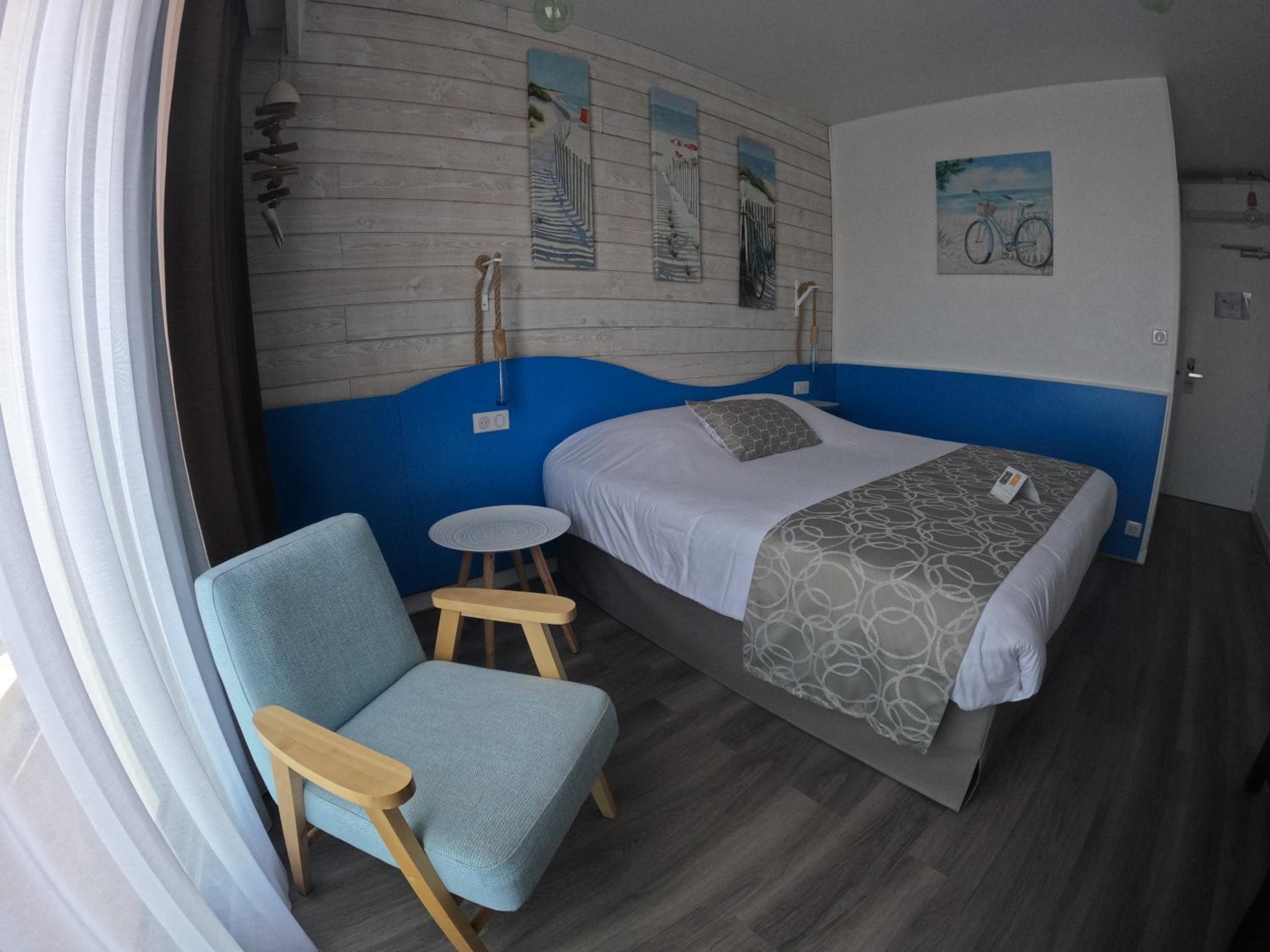 Comfort Room with Balcony - Photo 10