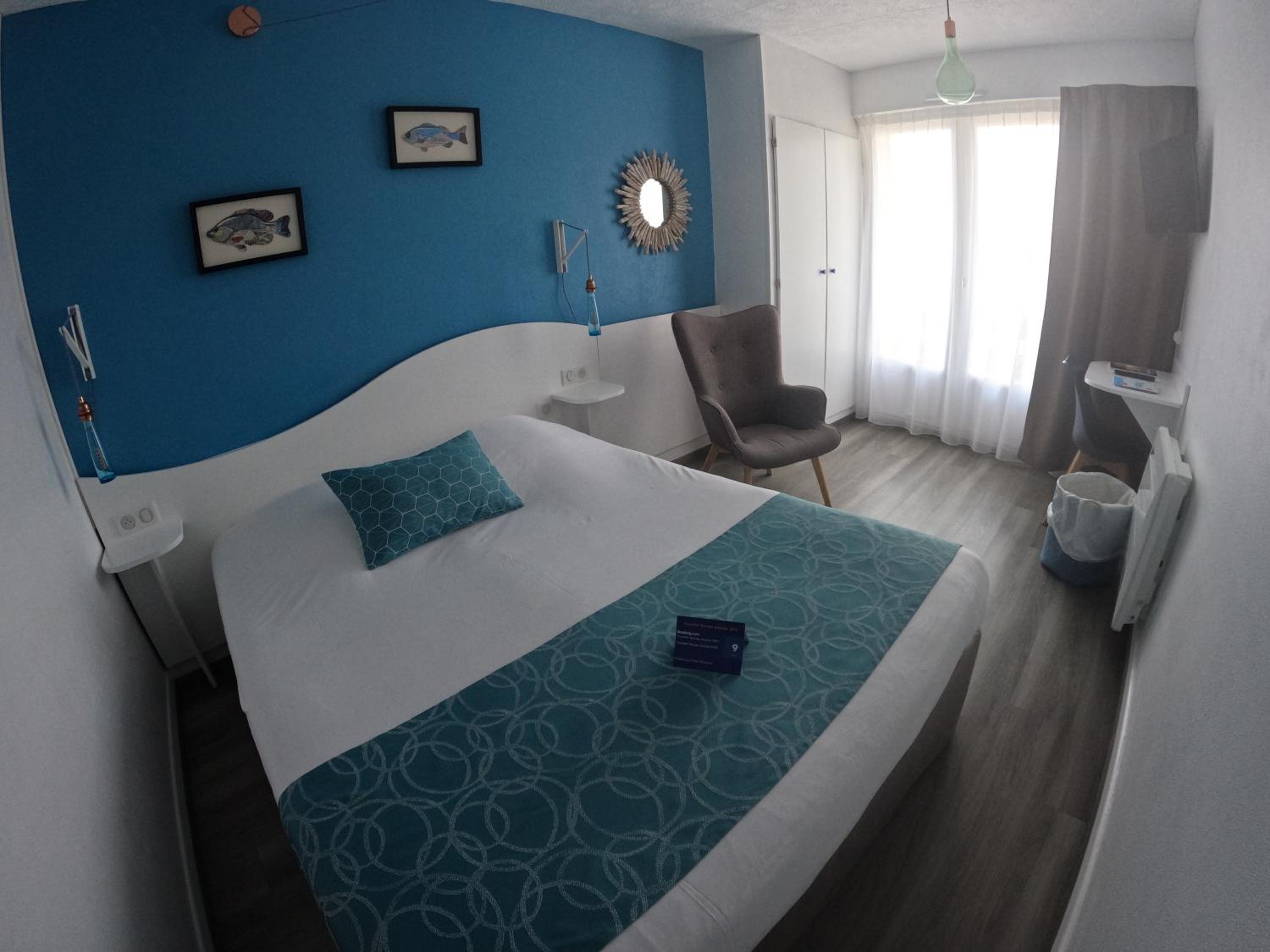 Comfort Room with Balcony - Photo 7