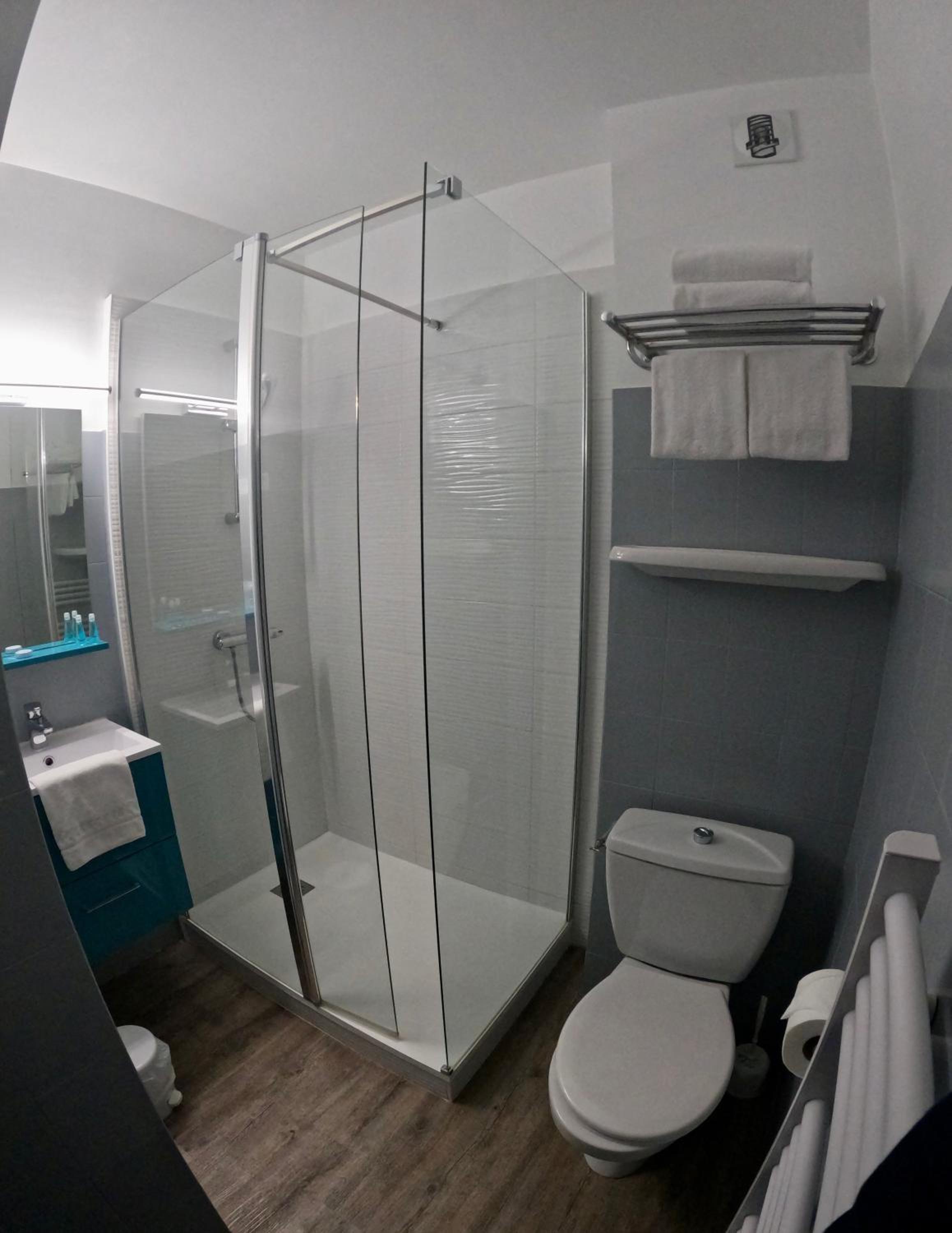Junior Suite with Balcony - Photo 4