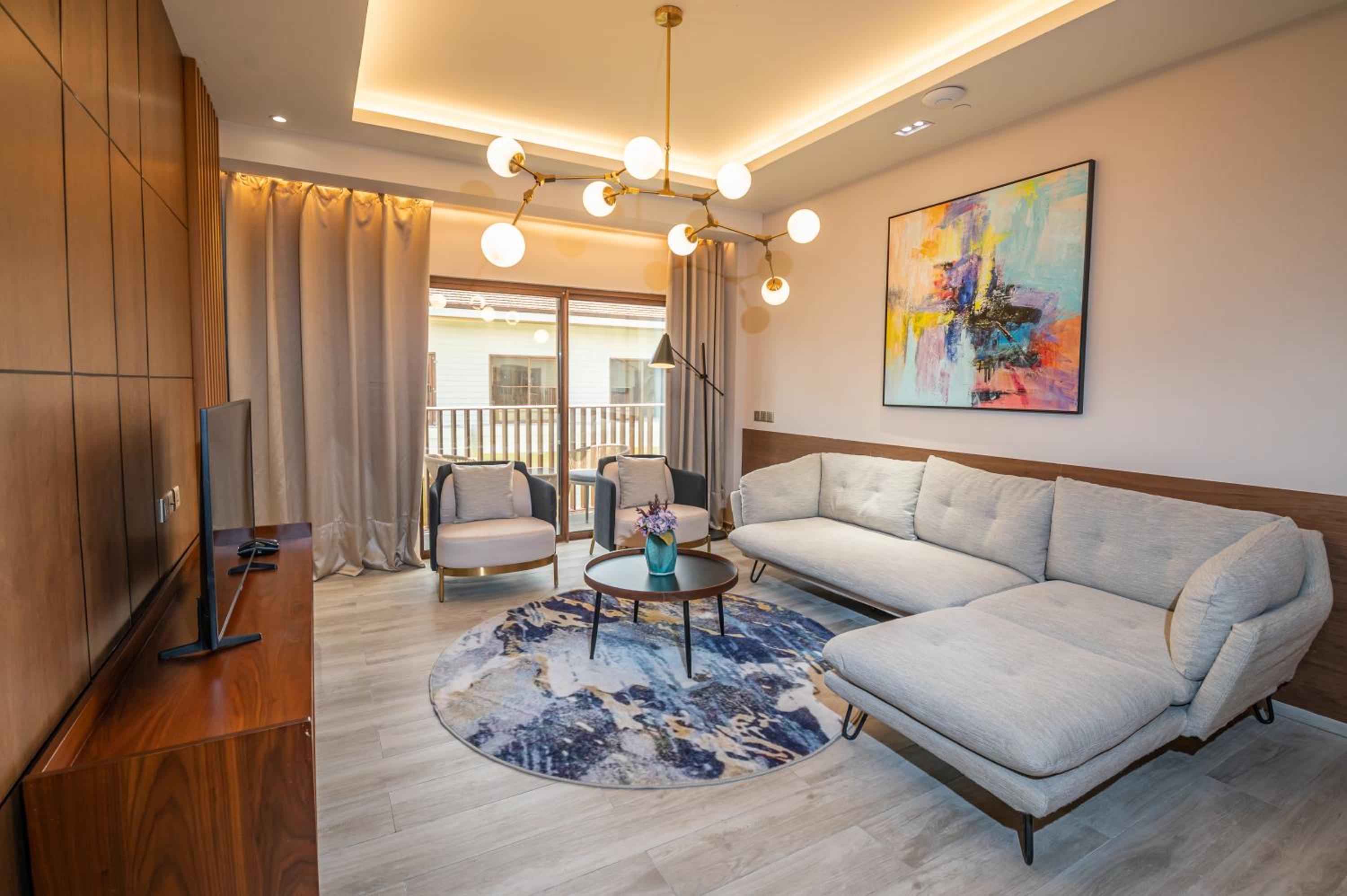 One-Bedroom Suite - Photo 2