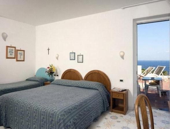 Quadruple Room - Photo 1