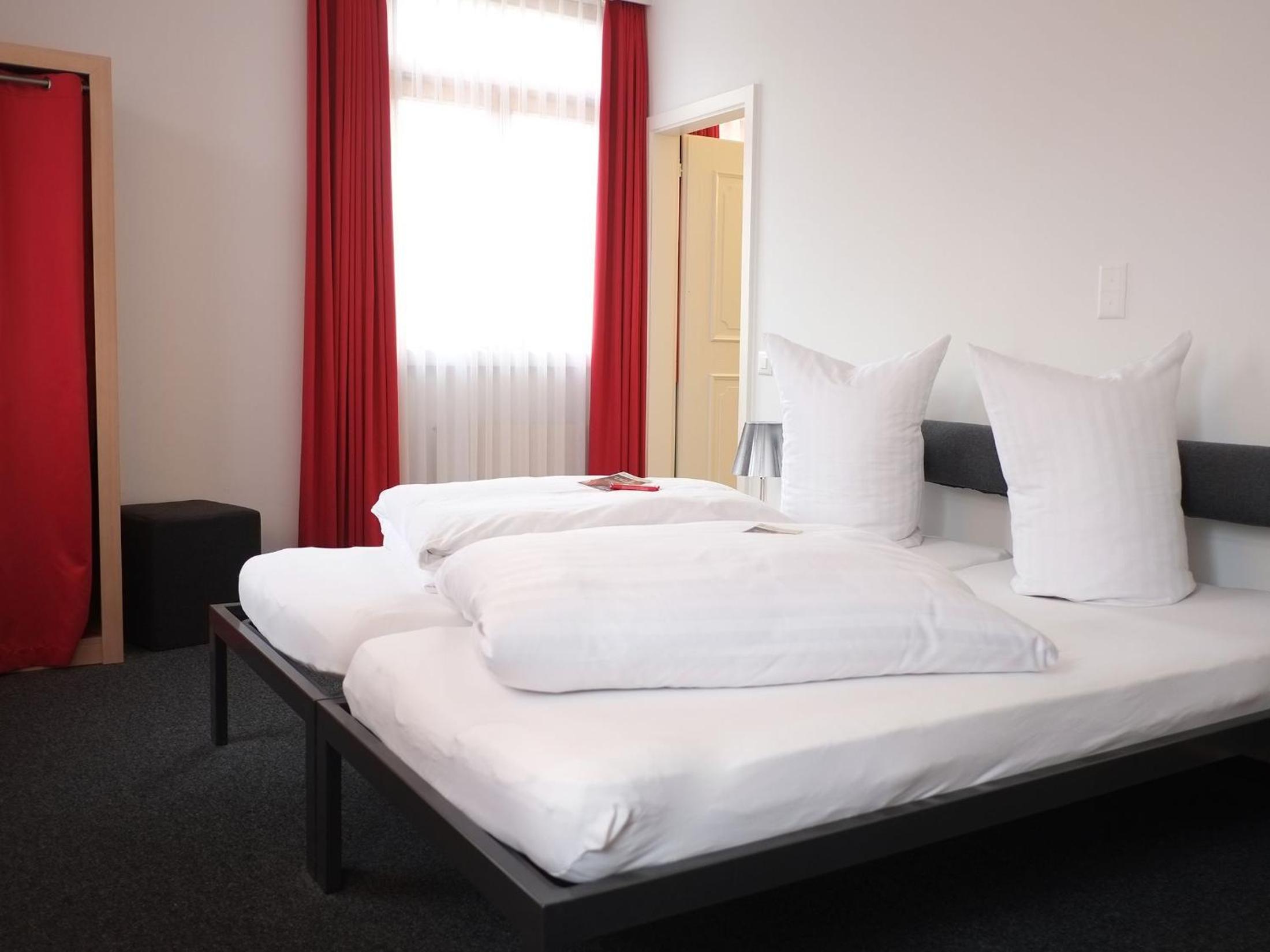 Twin Room - Photo 5