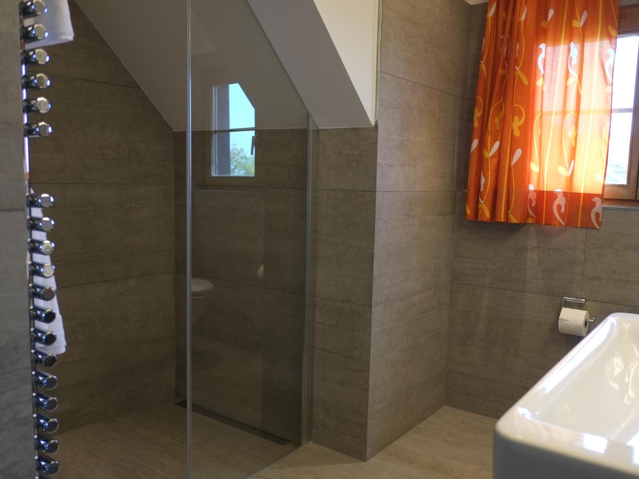 Twin Room - Photo 3