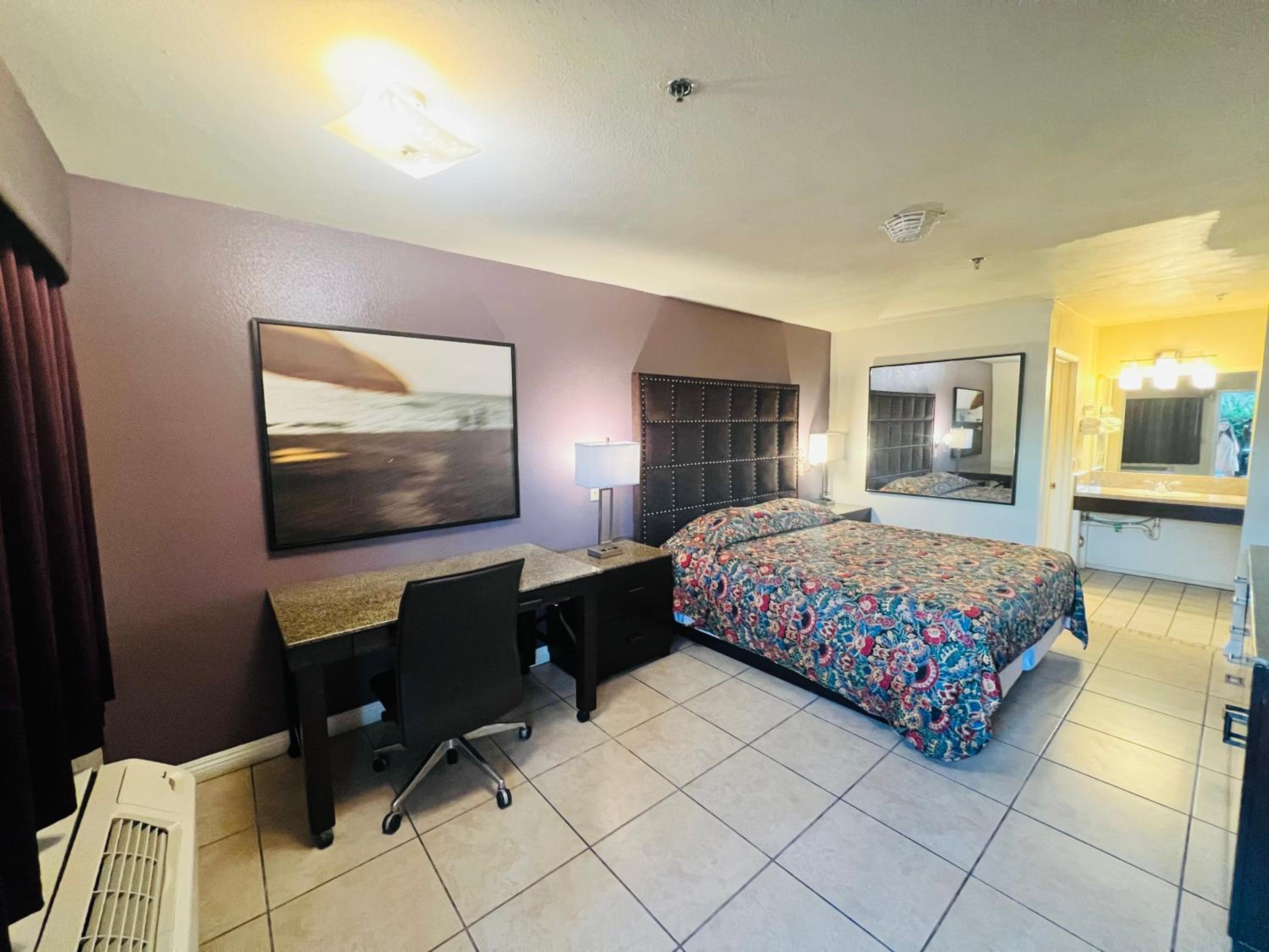 Standard King Room - Photo 3