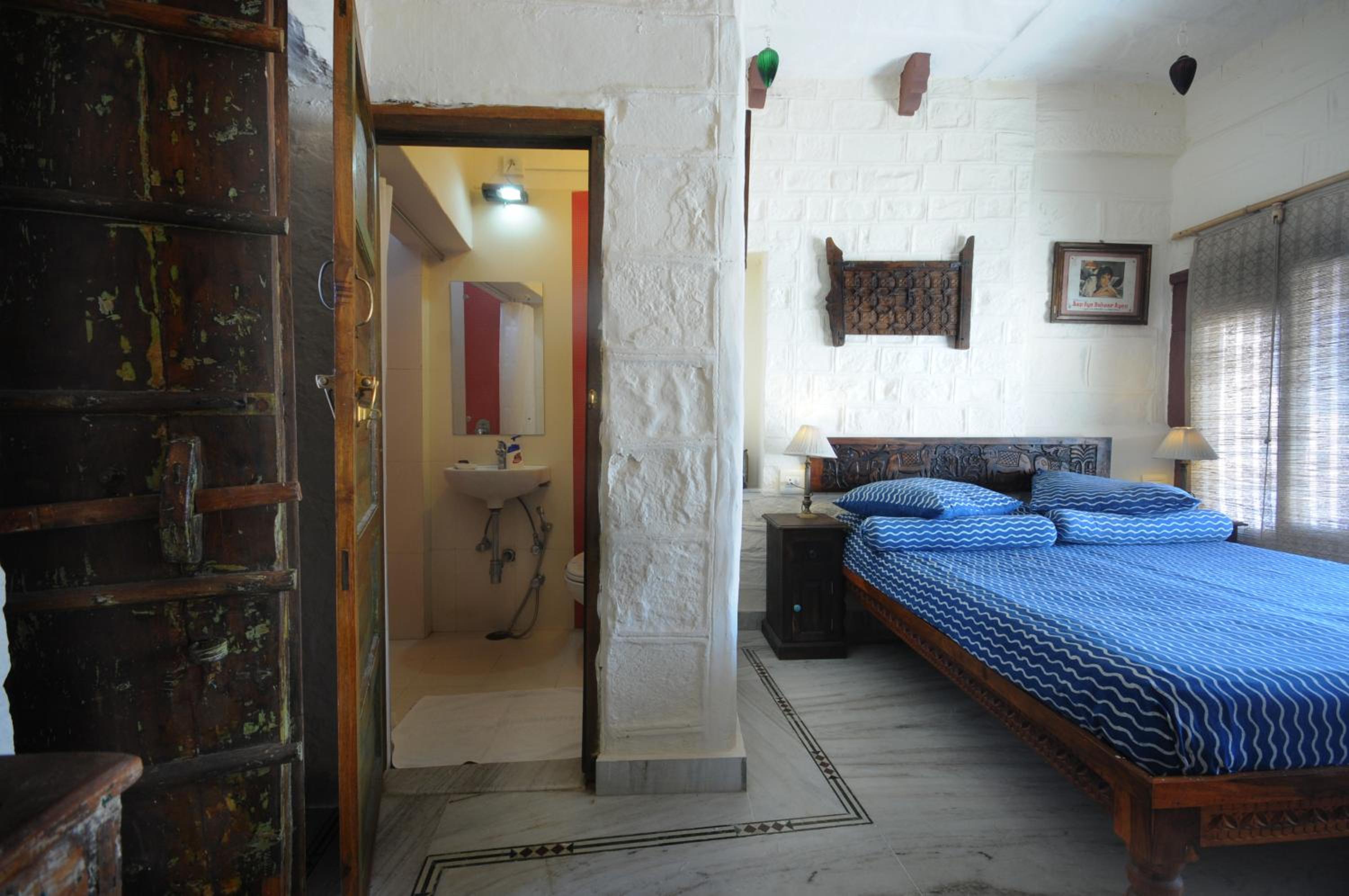 Junior Suite with Balcony - Photo 3