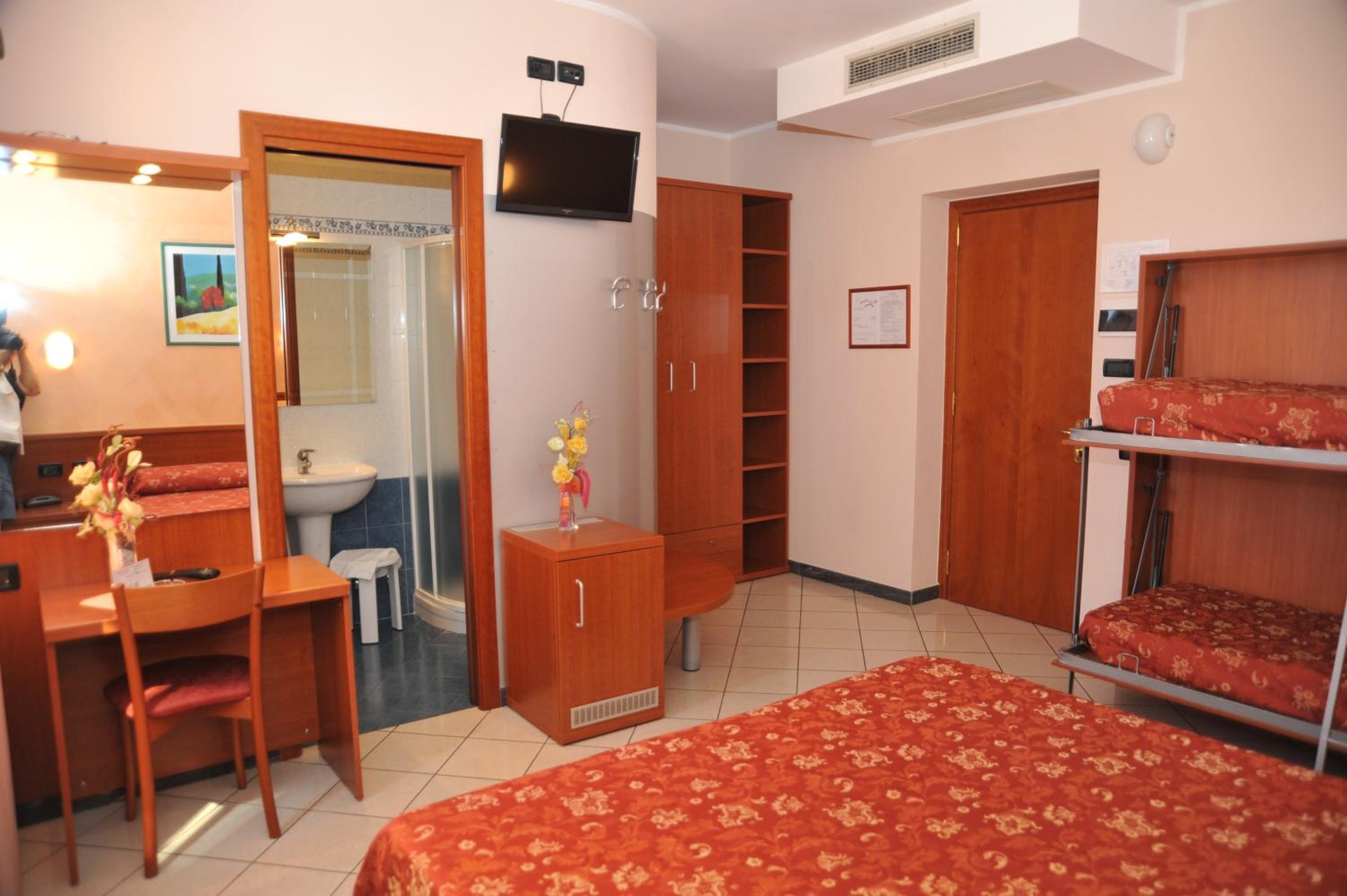 Quadruple Room photo 2