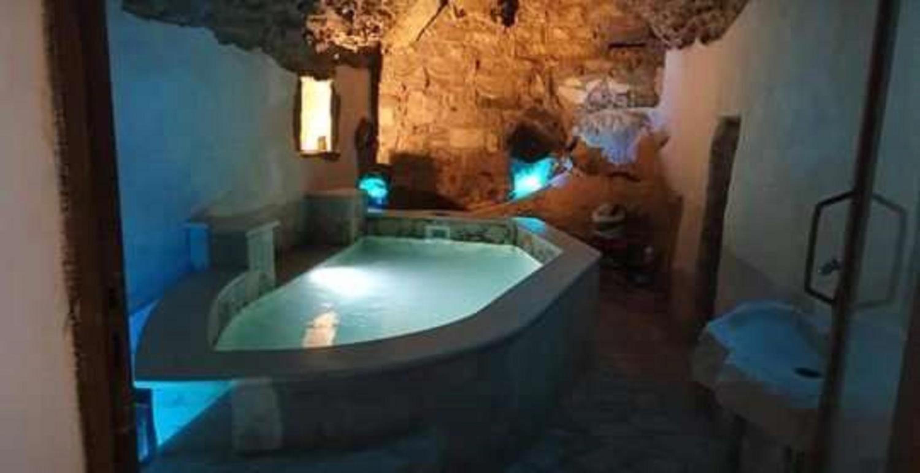 Suite with Private Pool and Sauna - Photo 10