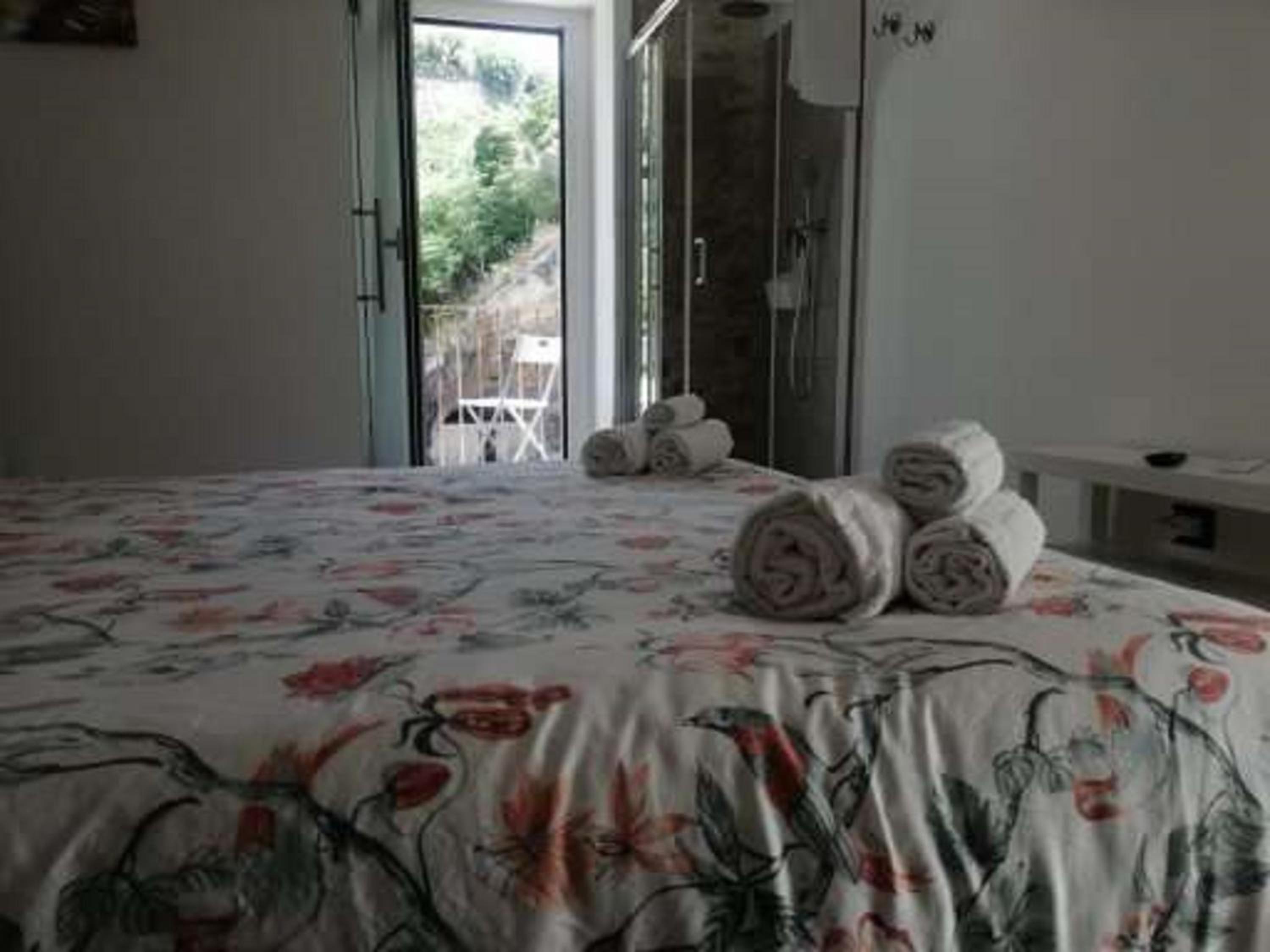 Double Room with Balcony - Photo 6