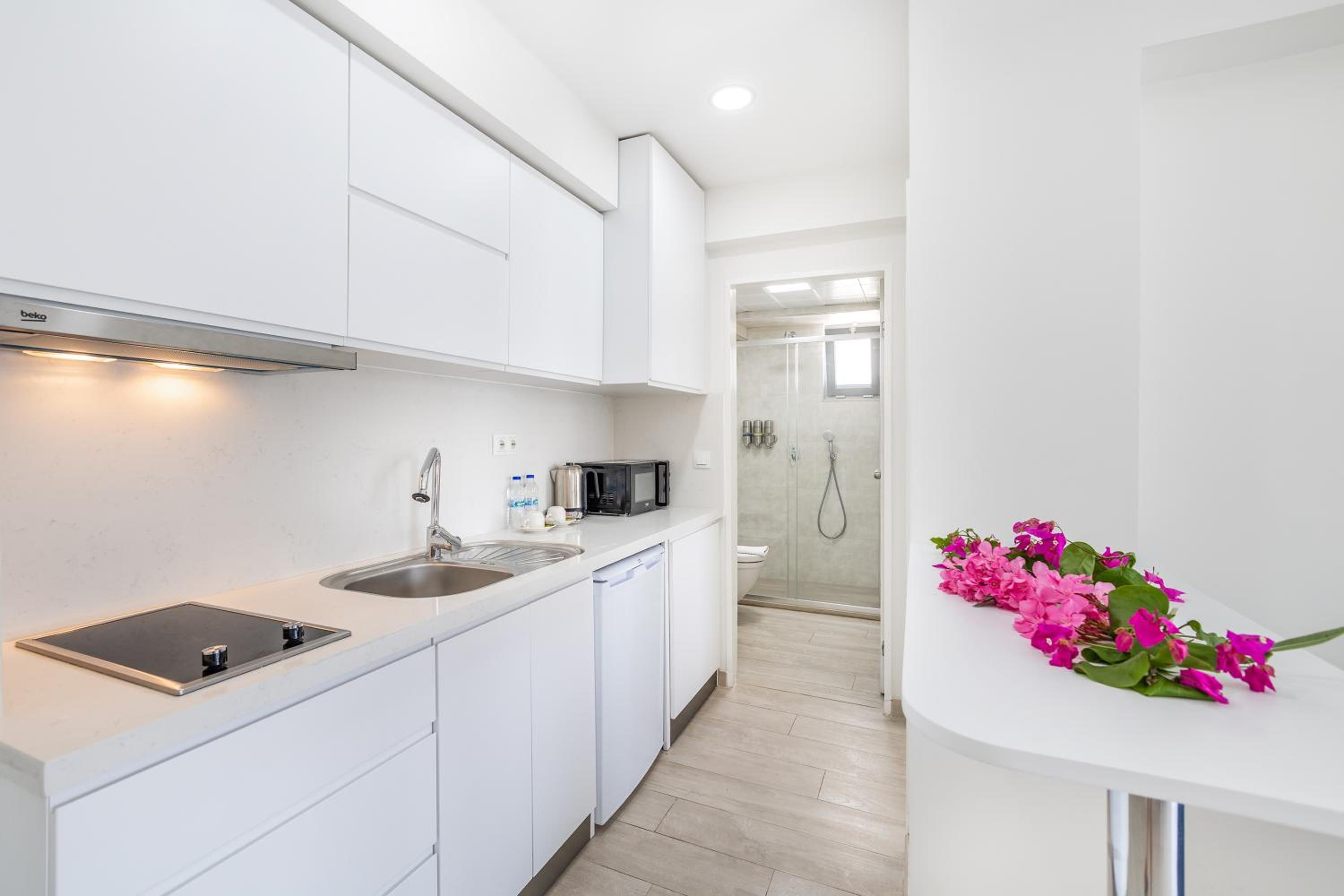 Suite with Balcony - Photo 12