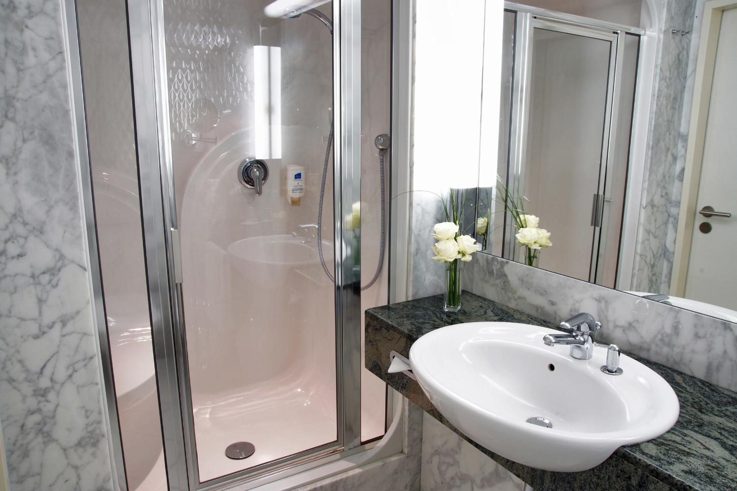 Standard Double Room - Photo 3