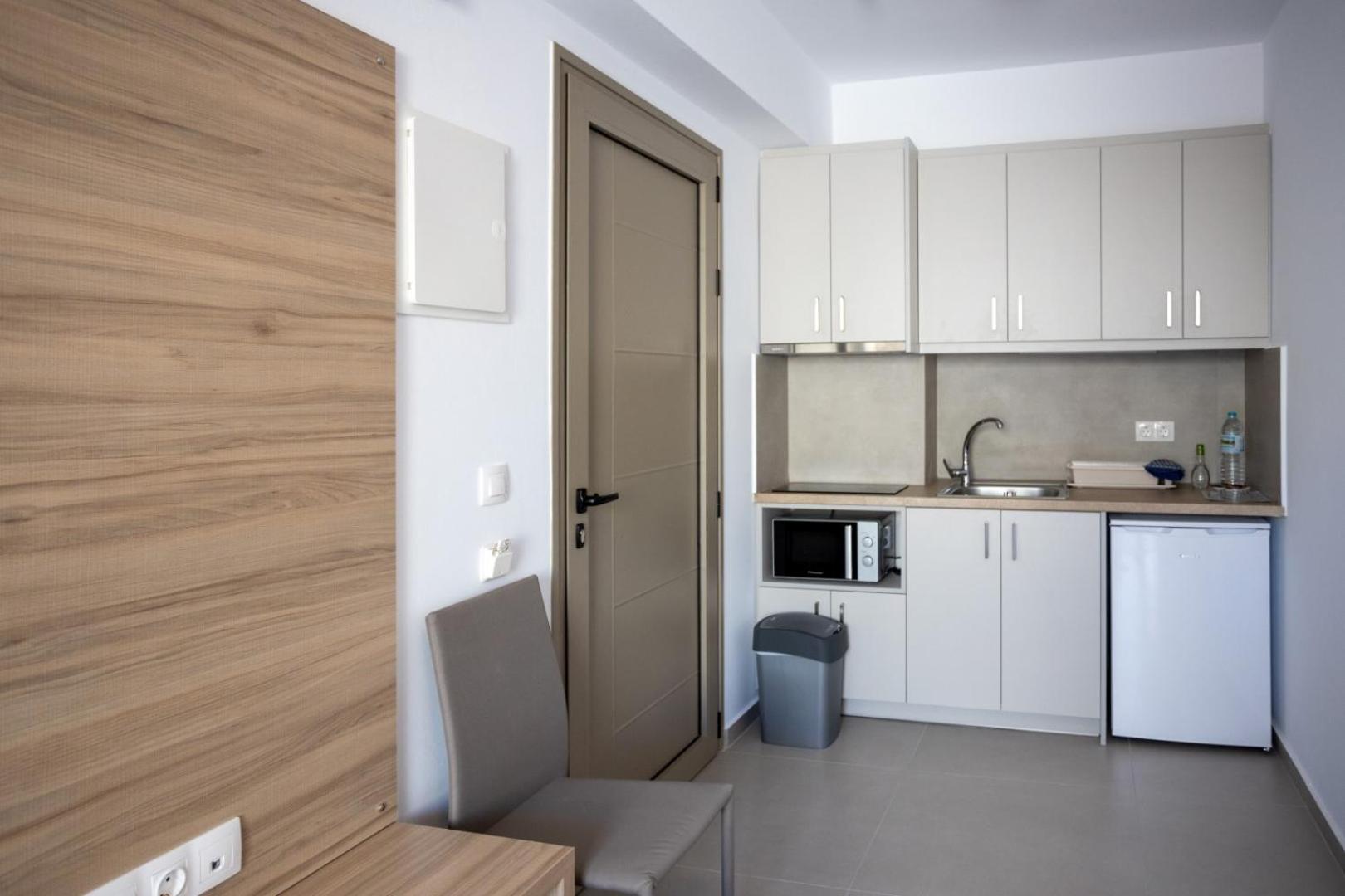 One-Bedroom Apartment with Side Sea View - Photo 9