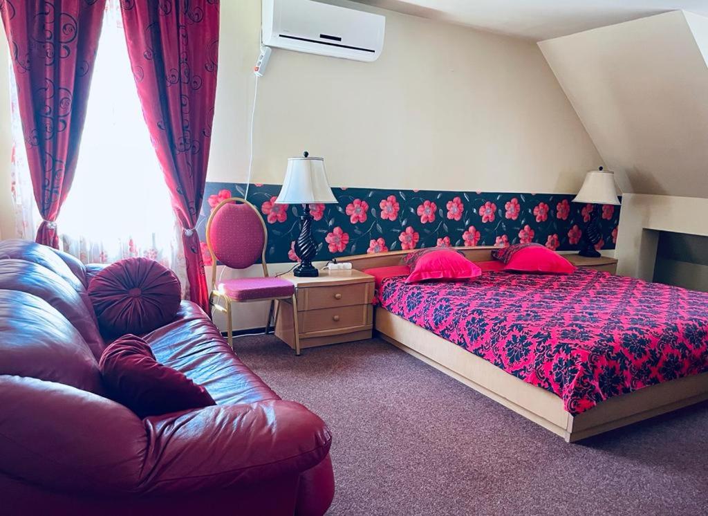 Double Room - Photo 11