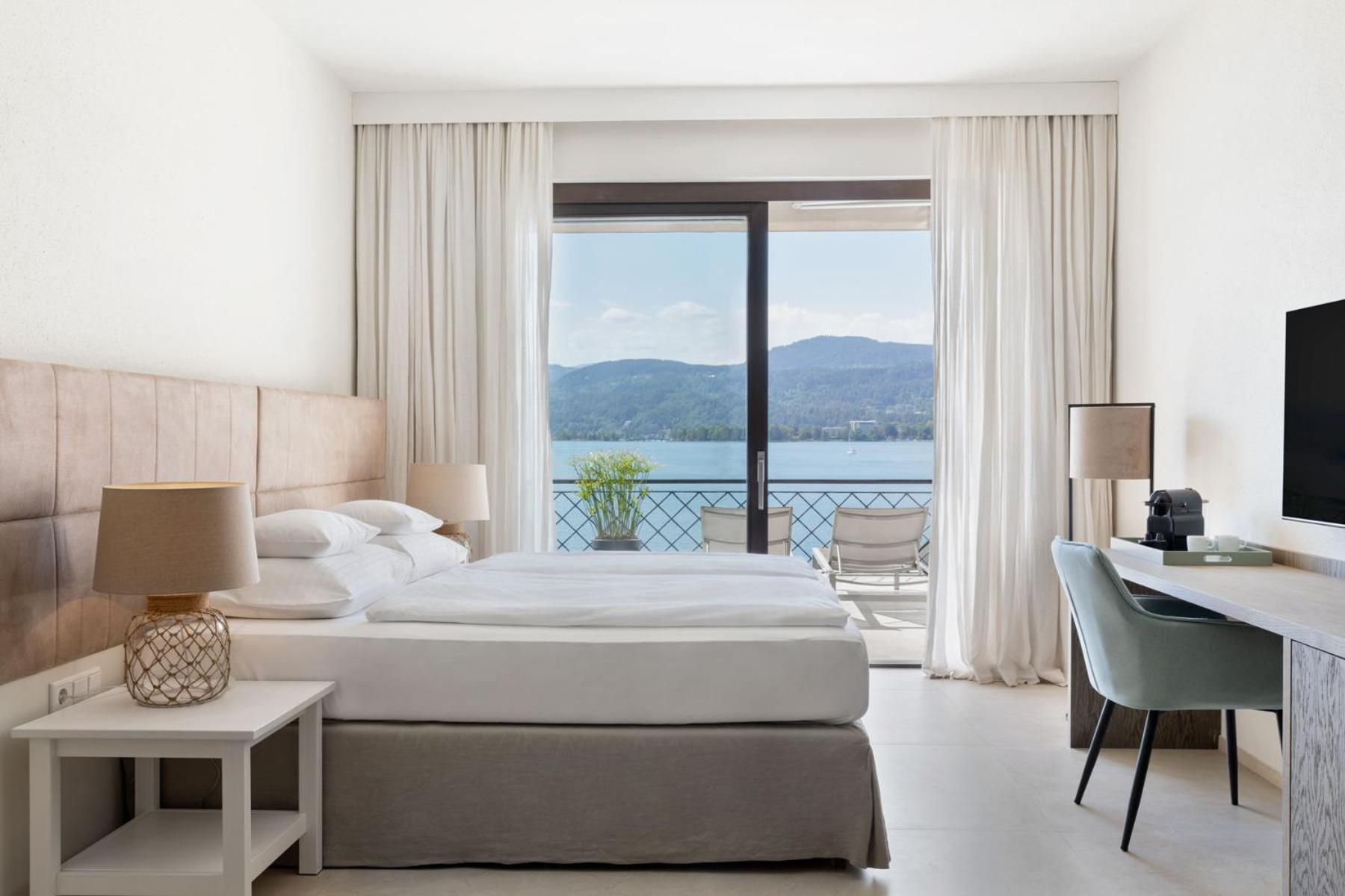 Deluxe Double Room with Balcony photo 1
