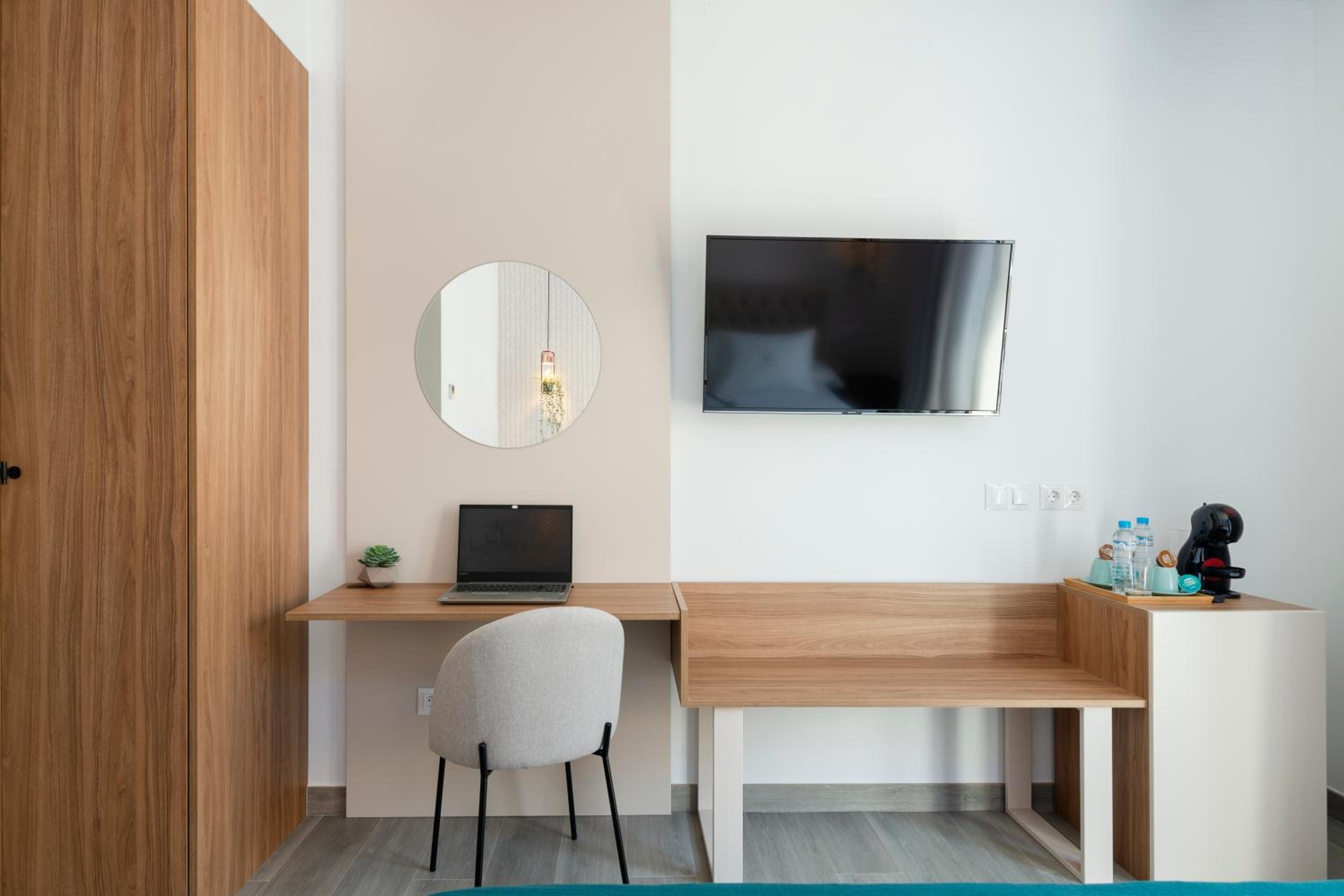 Double Room with Balcony - Photo 4