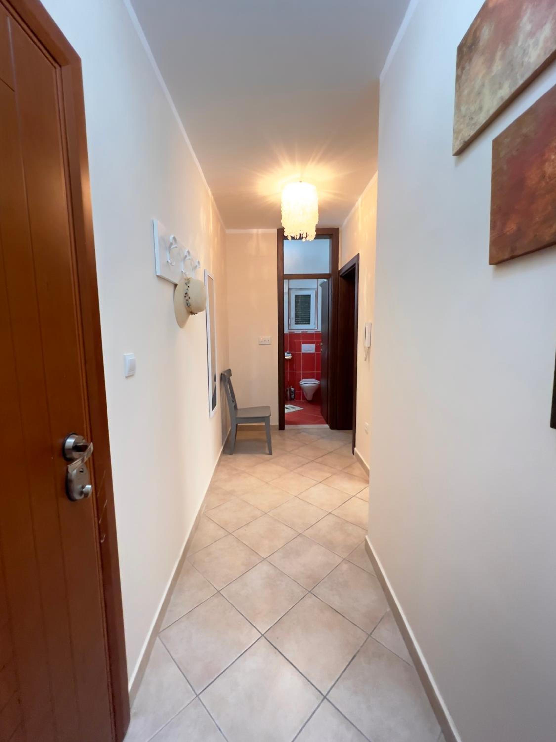 One-Bedroom Apartment photo 2