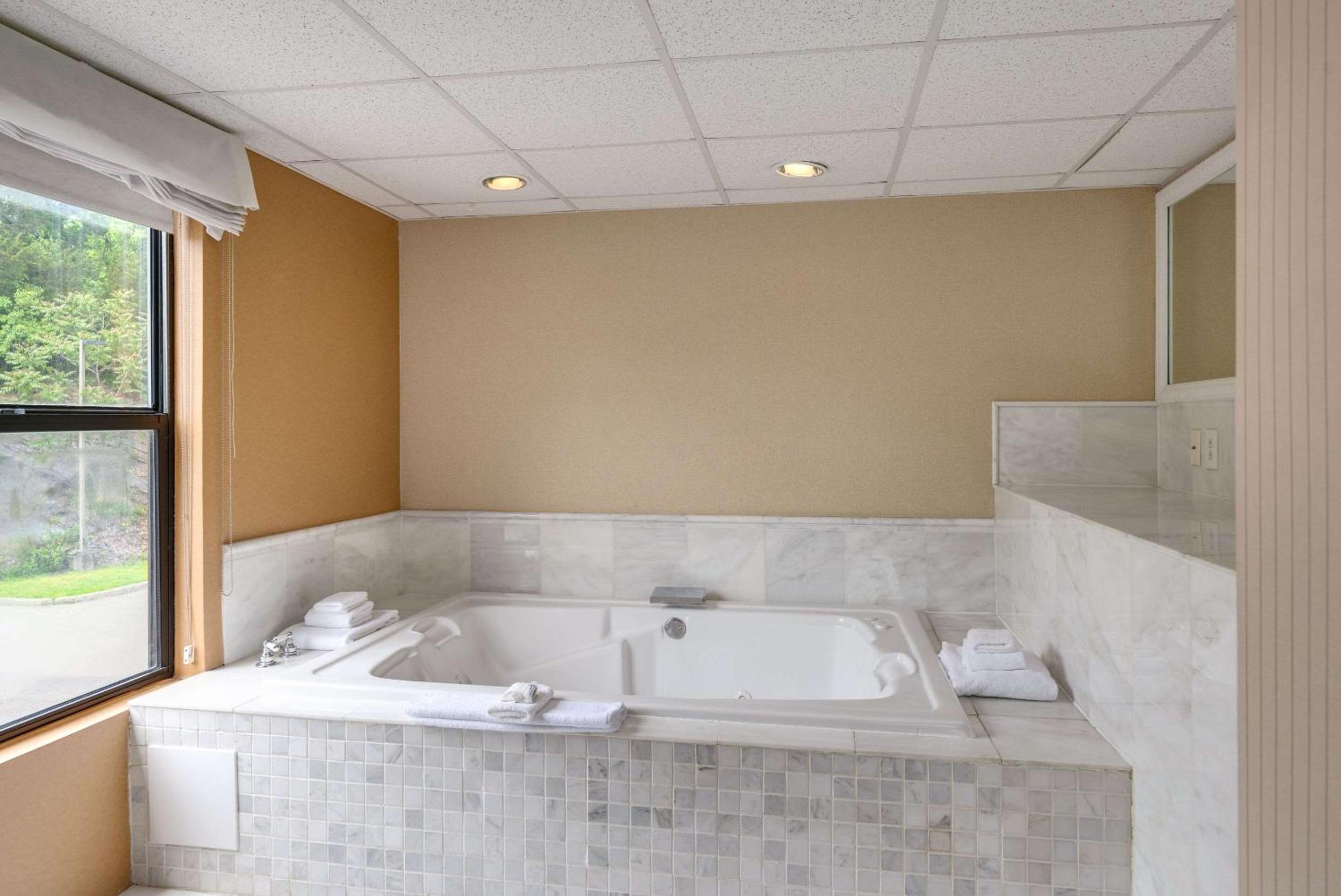 King Suite - Photo 5