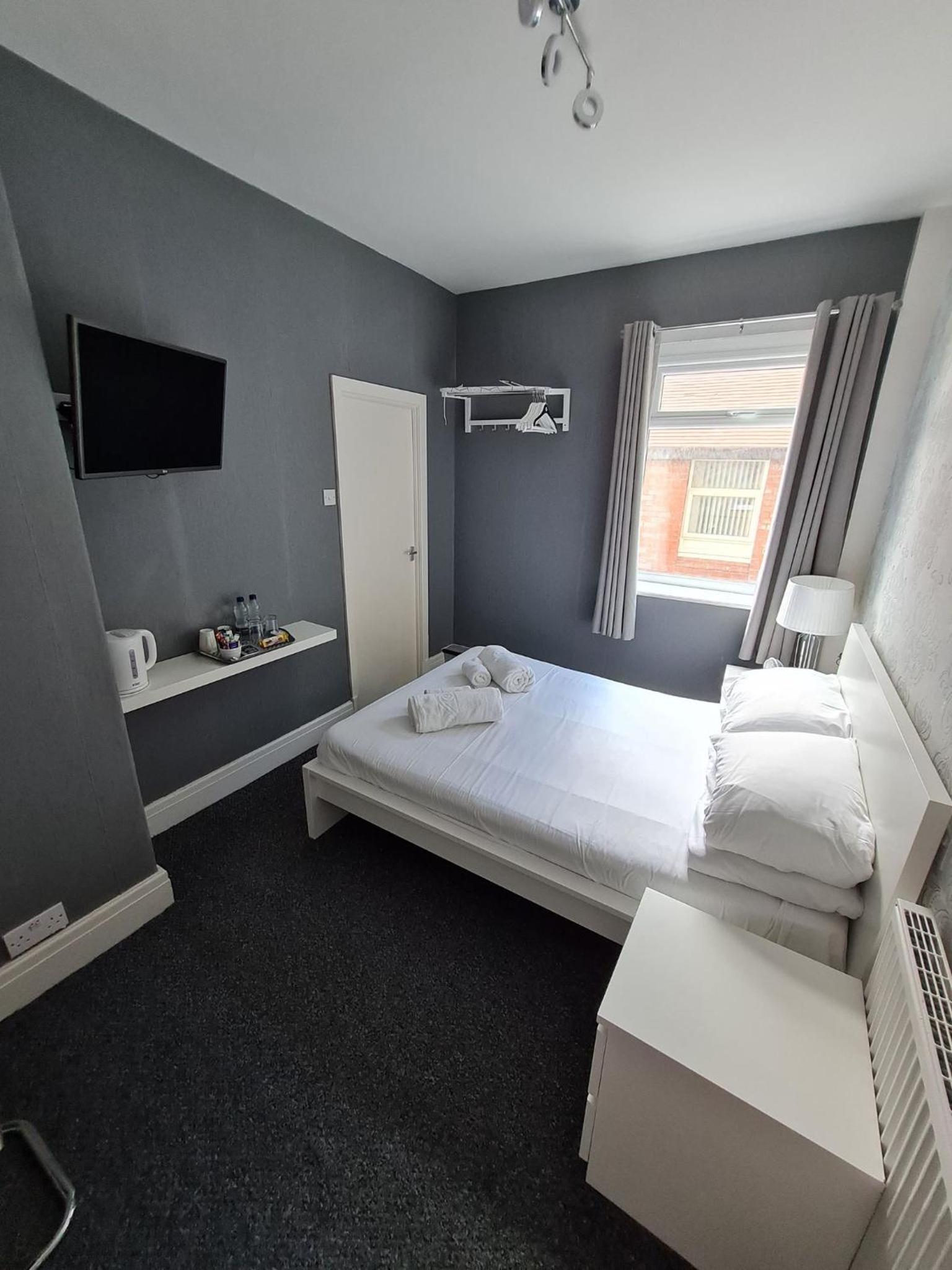 Double Room - Photo 12