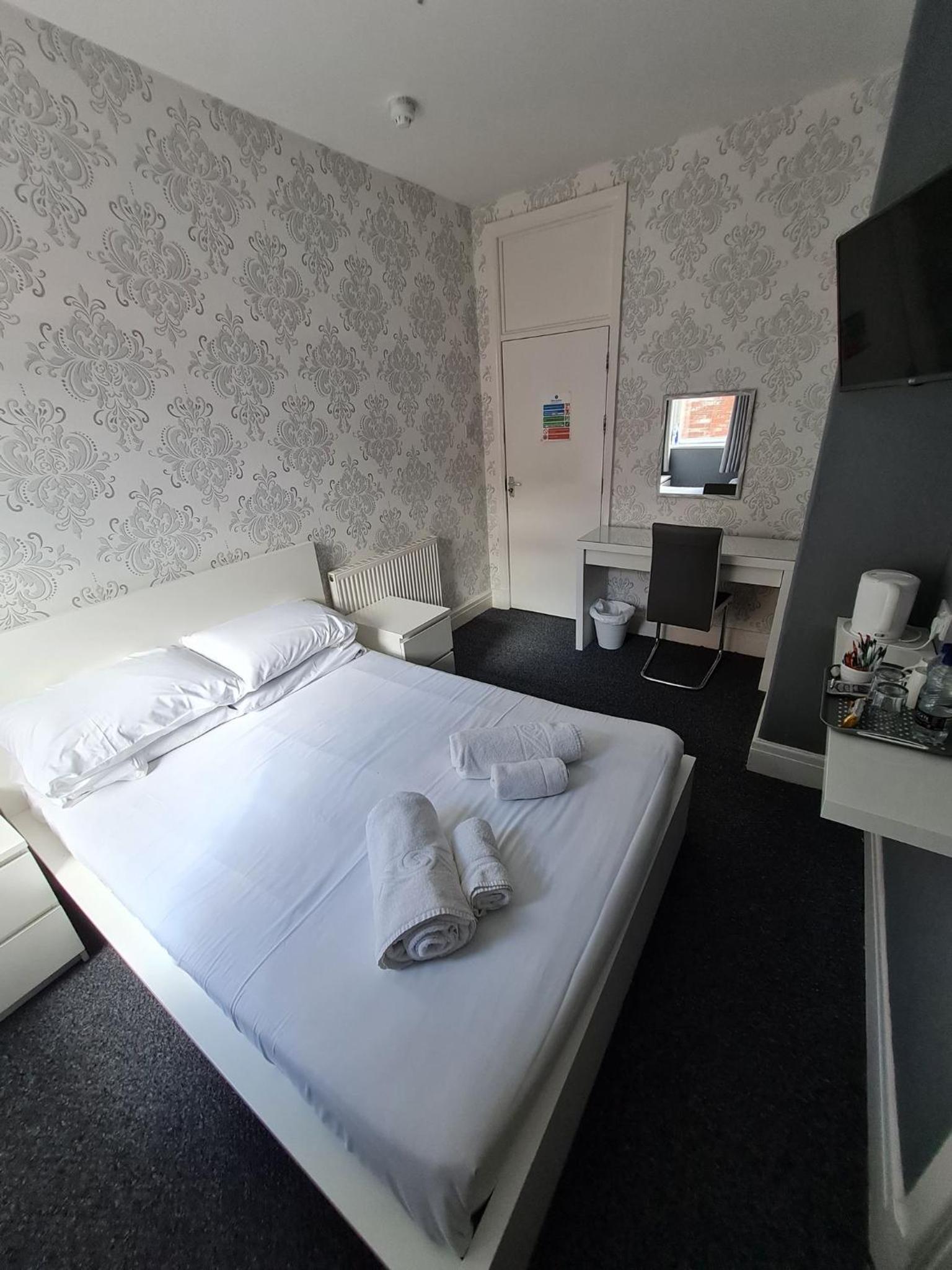 Double Room - Photo 13