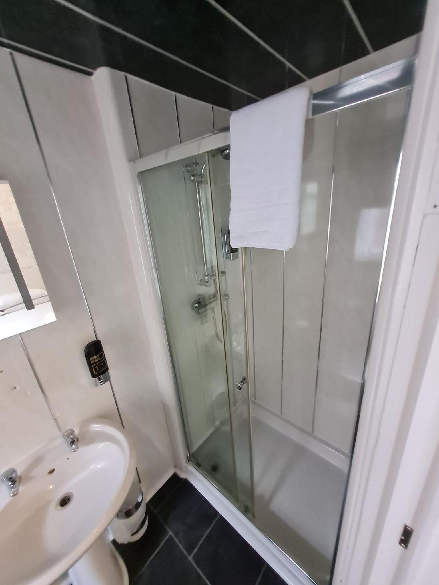 Double Room - Photo 18