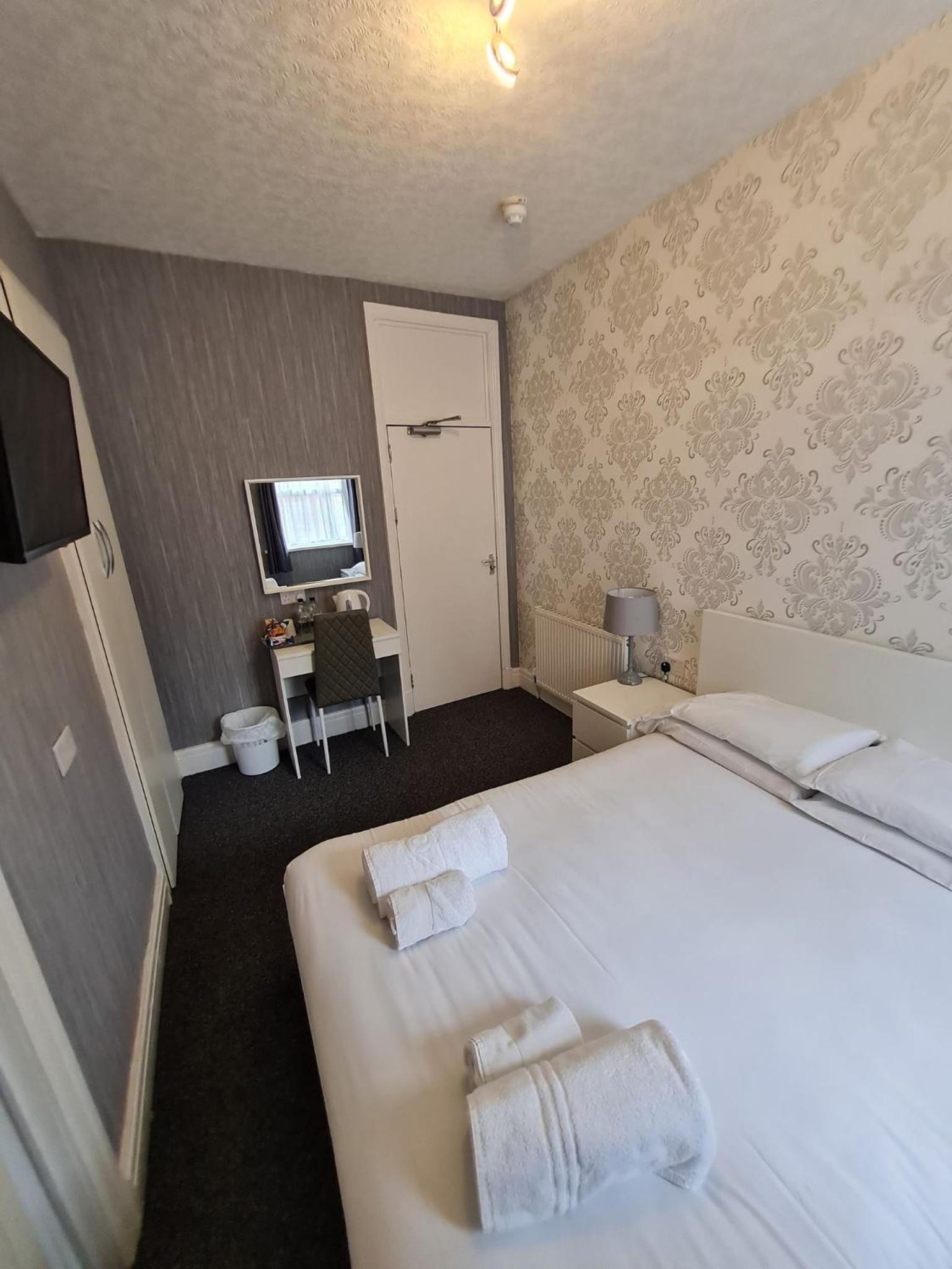 Double Room - Photo 17