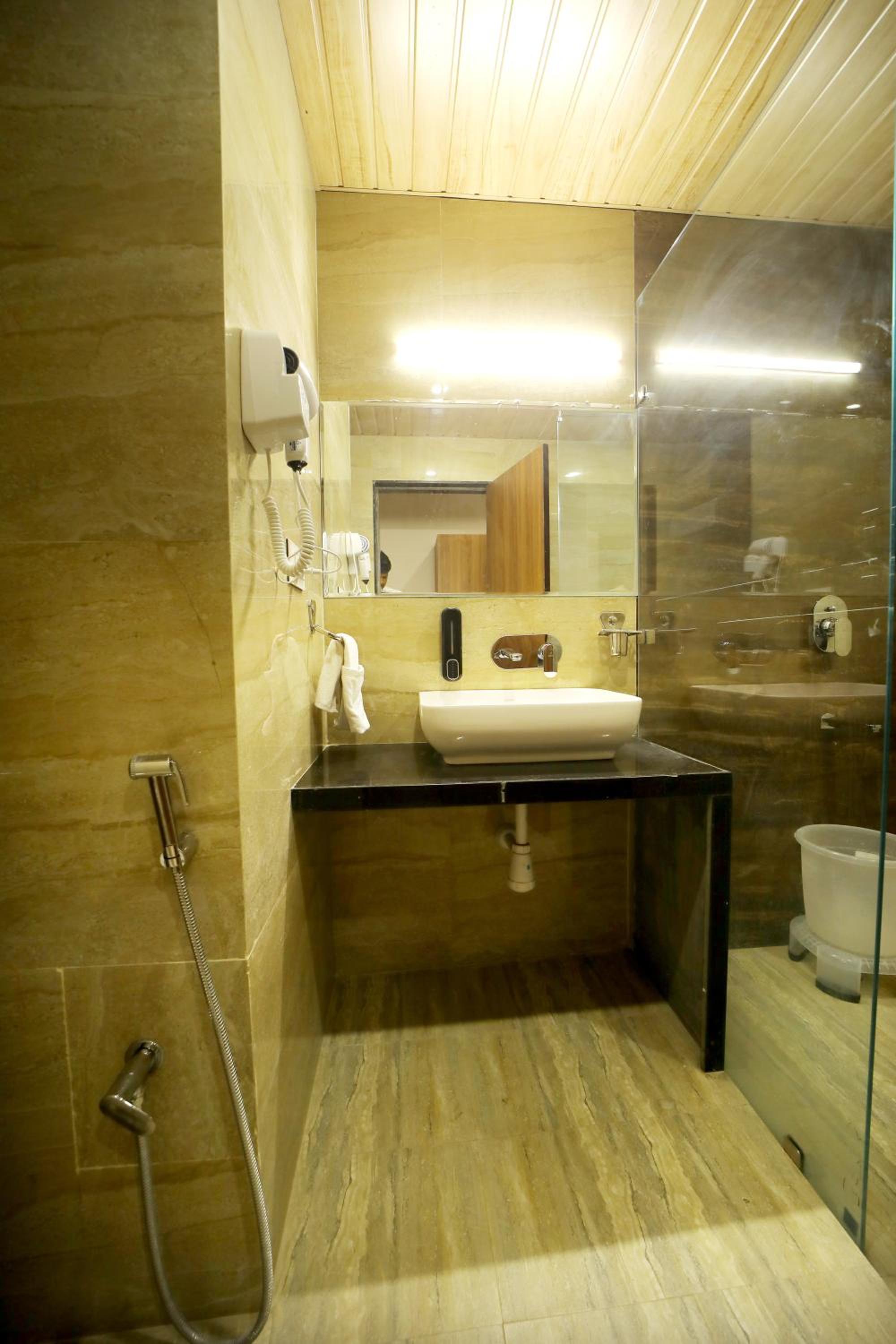 Deluxe Double Room - Photo 19