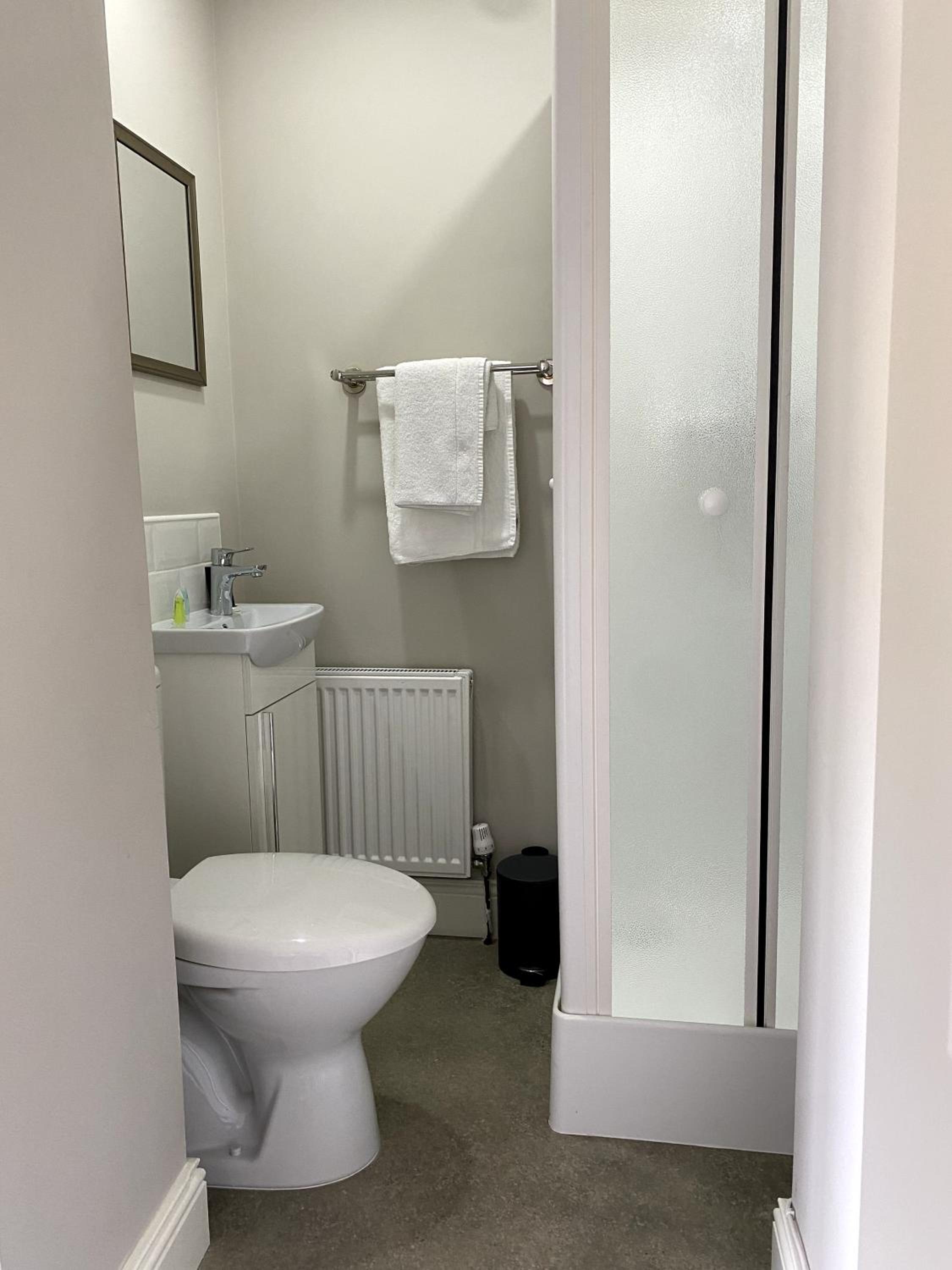 Single Room with Private Bathroom photo 3