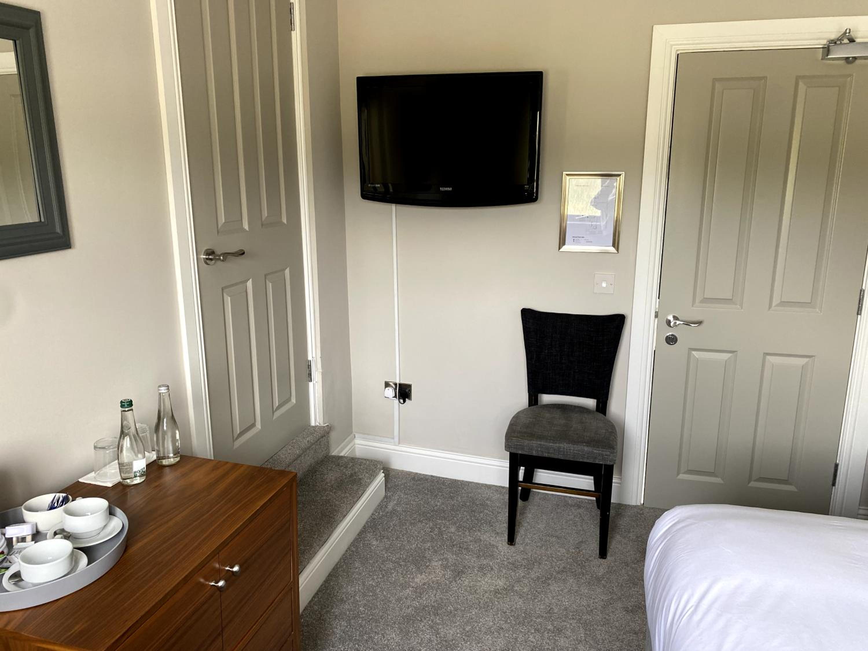 Single Room with Private Bathroom photo 2