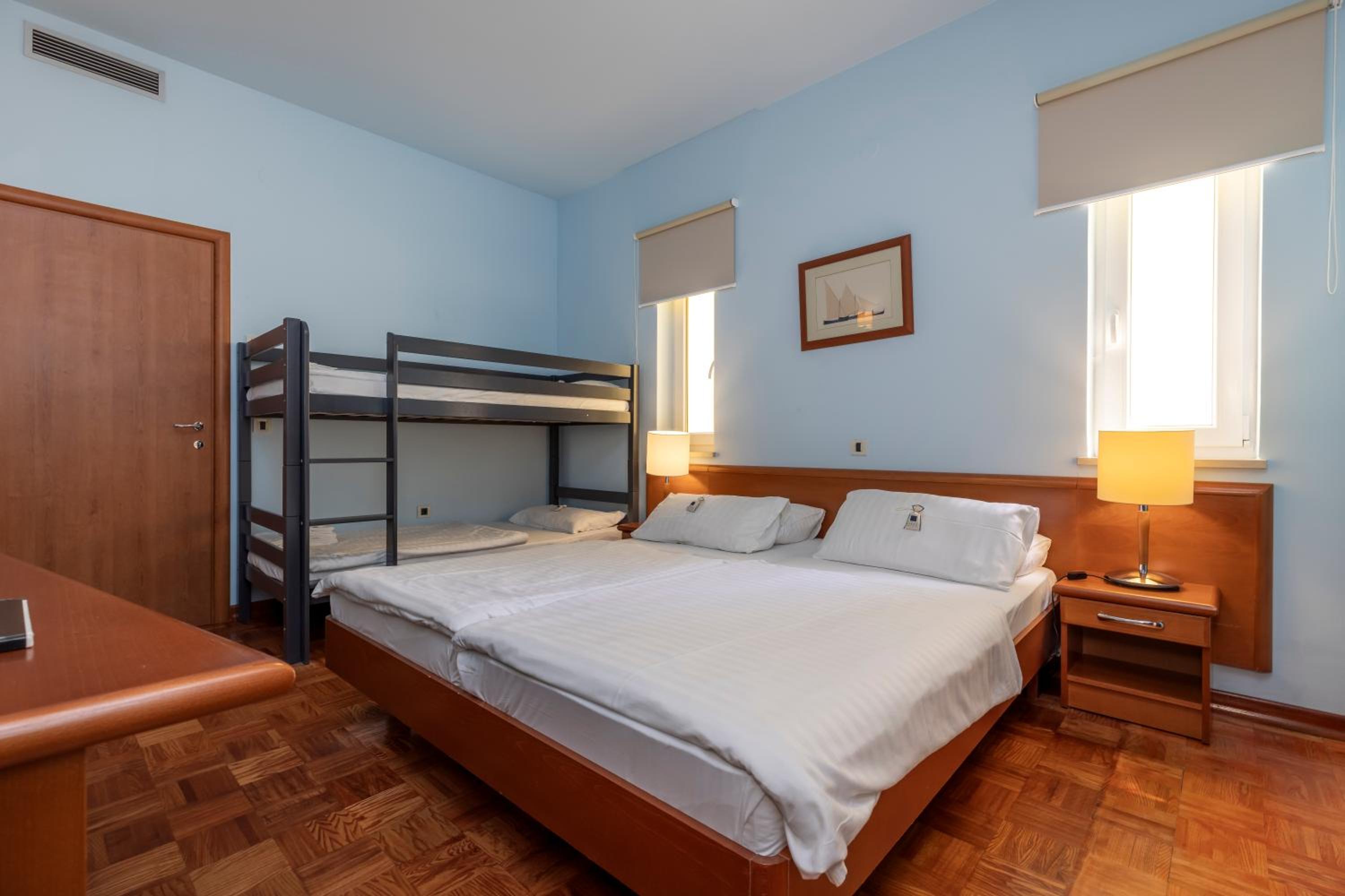 Quadruple Room - Photo 3