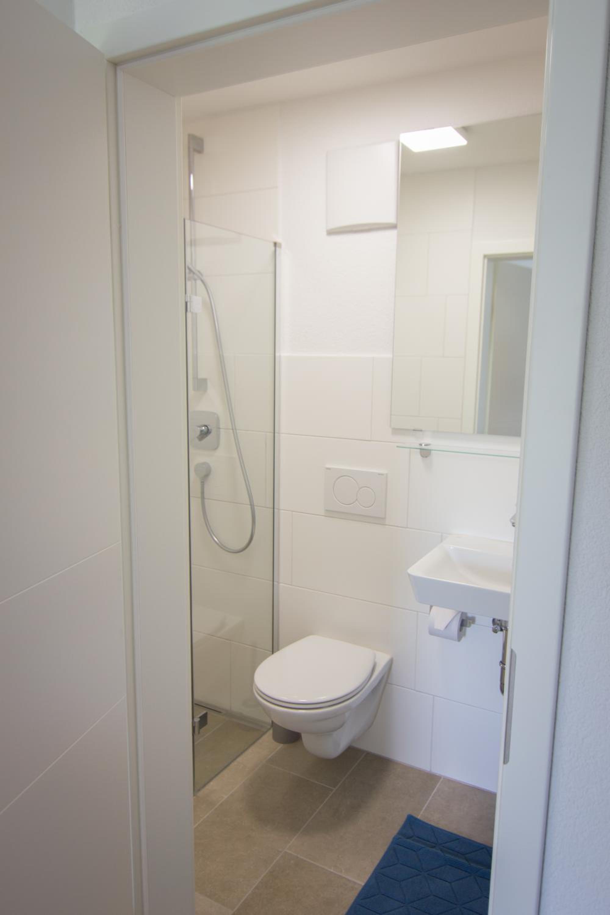 One-Bedroom Apartment with Shower photo 2