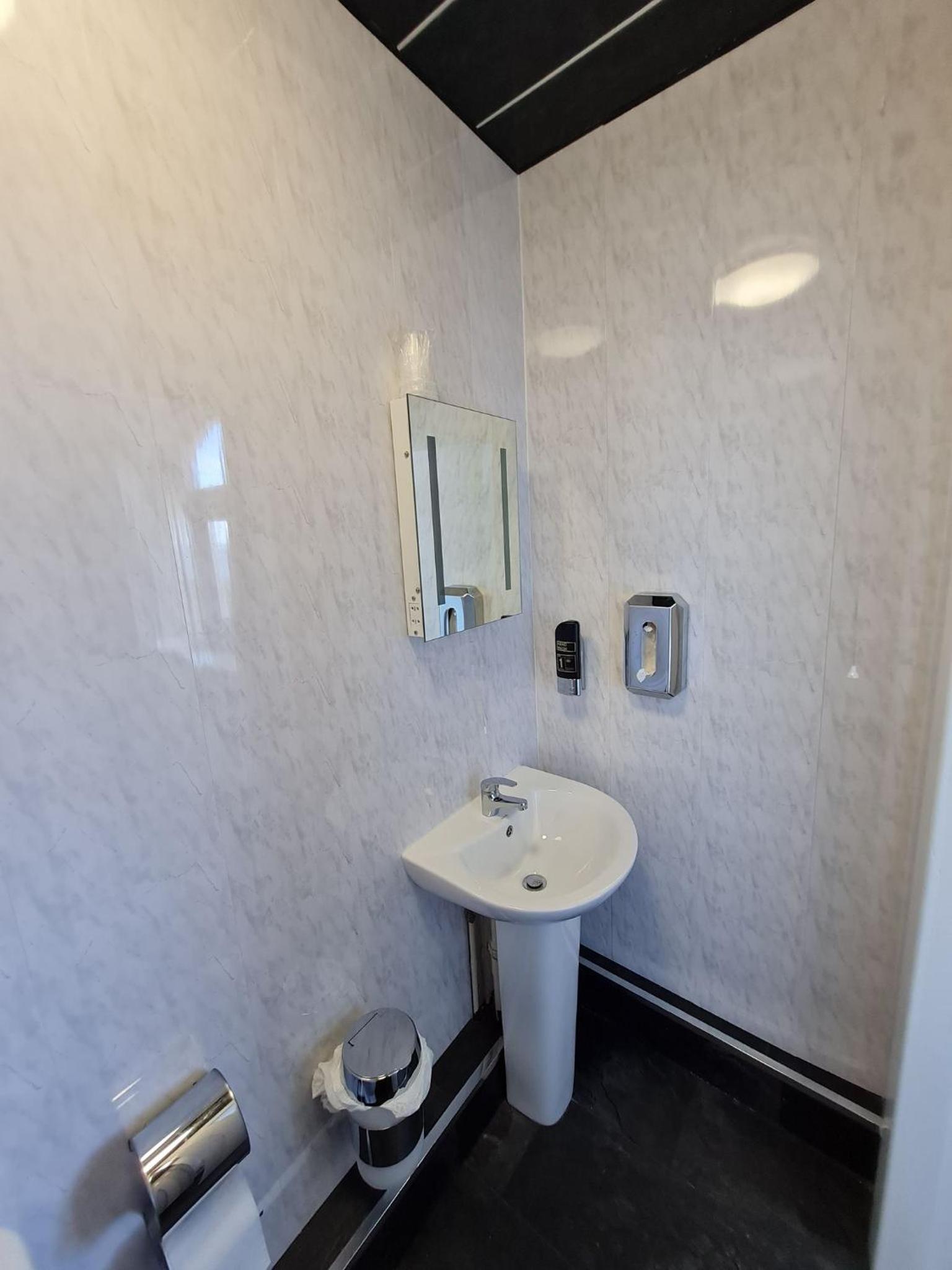 Quadruple Room with Sea View - Photo 5