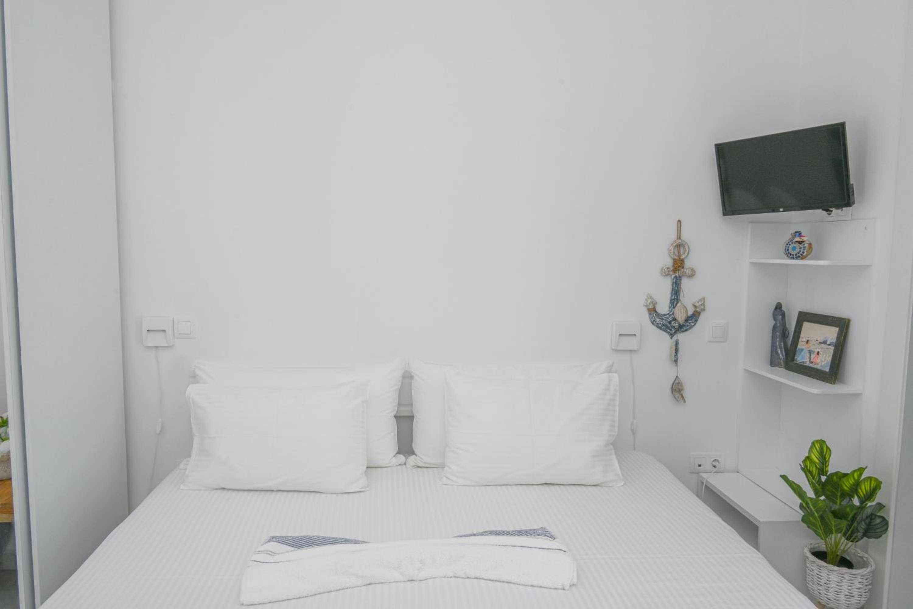 Studio Apartment - Photo 21