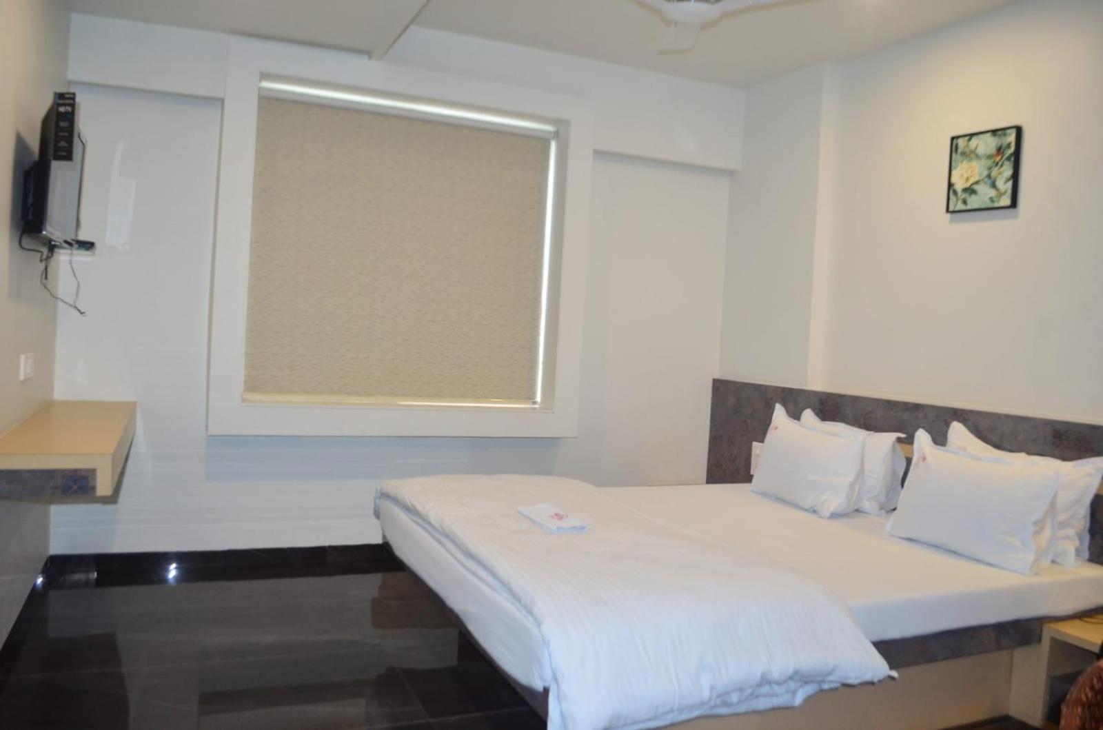 Deluxe Double Room - Photo 25