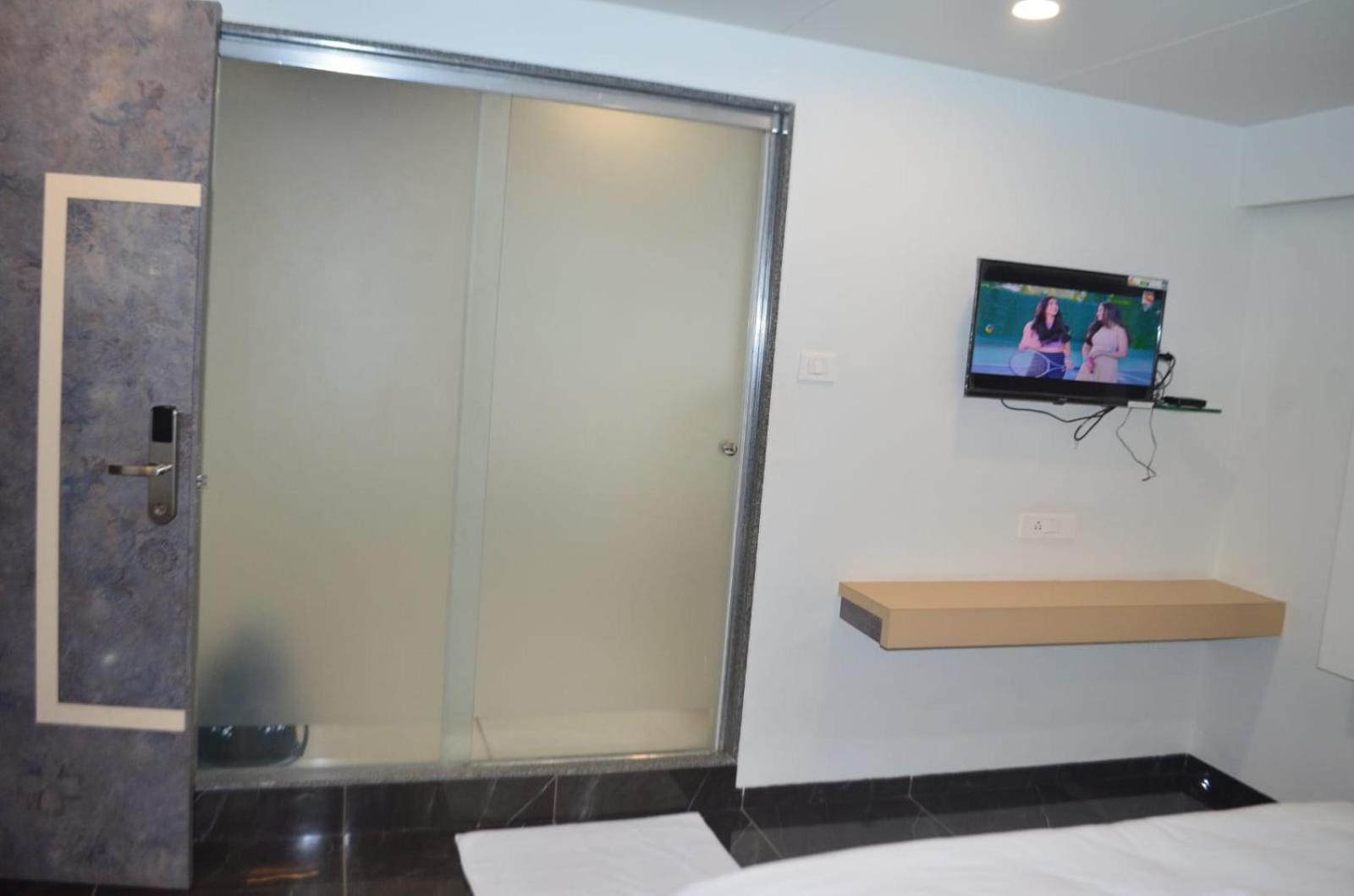 Deluxe Twin Room - Photo 8