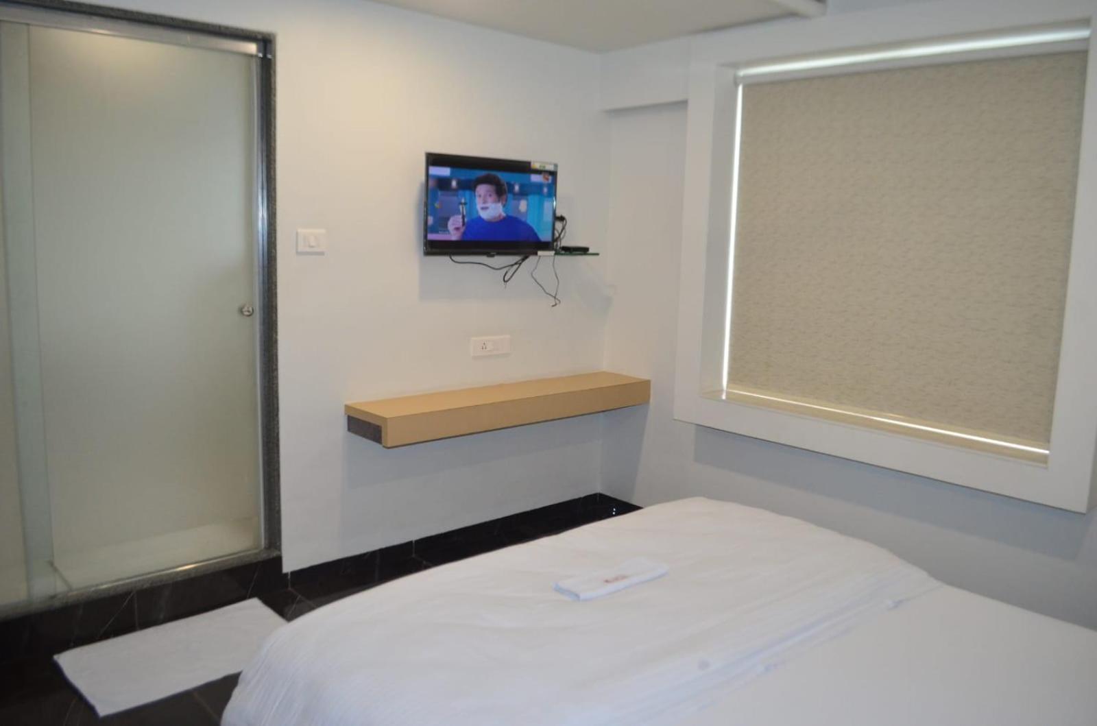 Deluxe Double Room - Photo 24